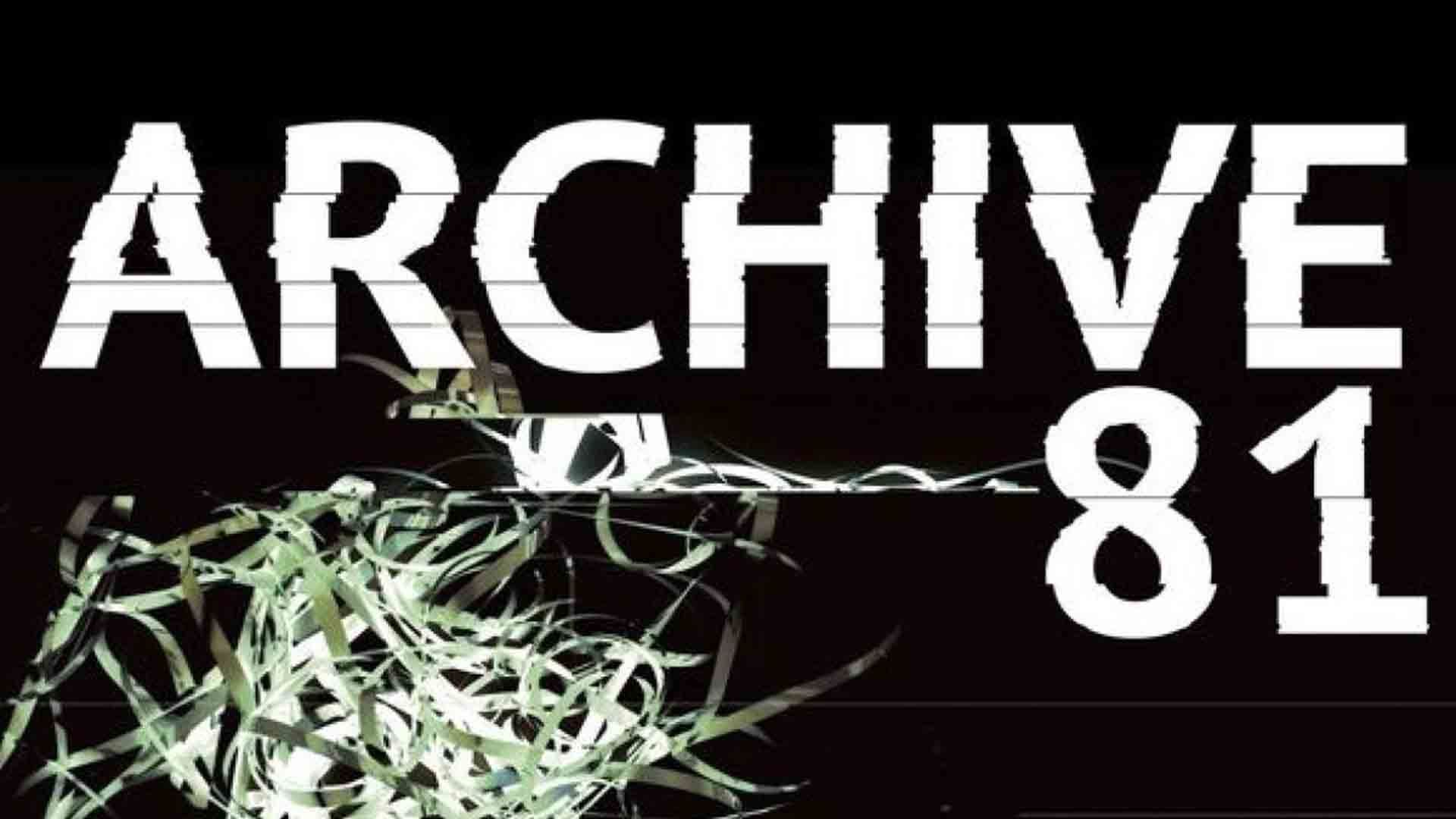 عنوان سریال Archive 81 به همراه کاغذهای نوار ویدیویی در پوستر اصلی سریال