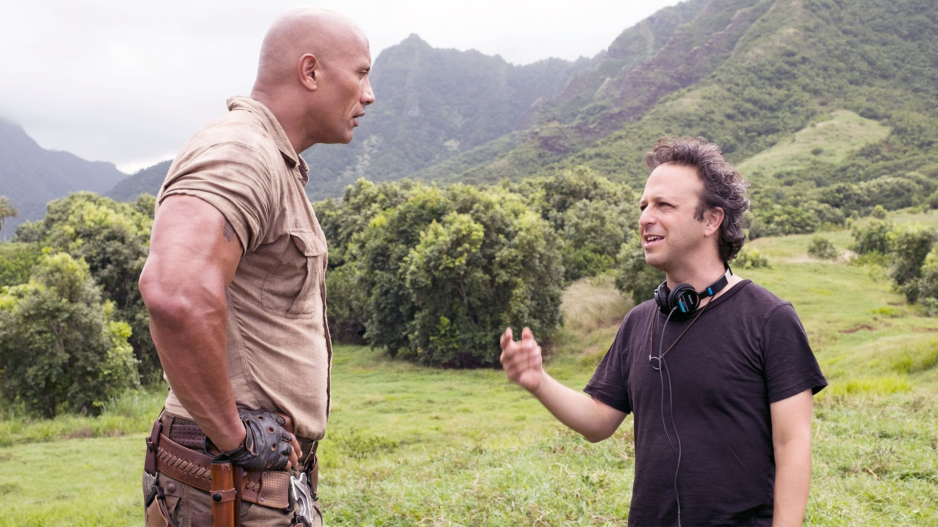 جیک کاسدان و دواین جانسون در پشت صحنه فیلم Jumanji: Welcome to the Jungle