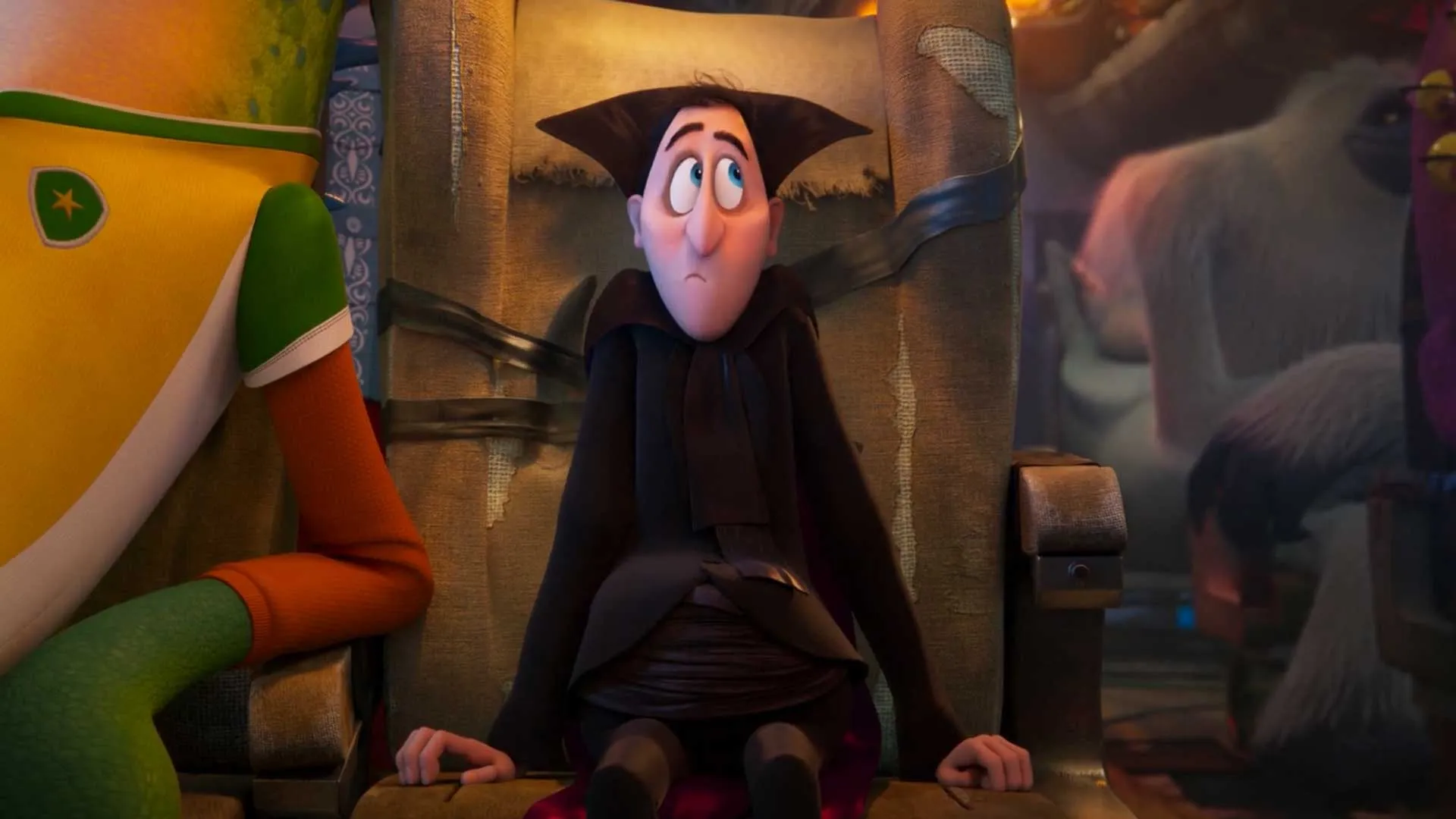 دراکولا ضعیف میان هیولاها داخل هواپیما در انیمیشن Hotel Transylvania: Transformania