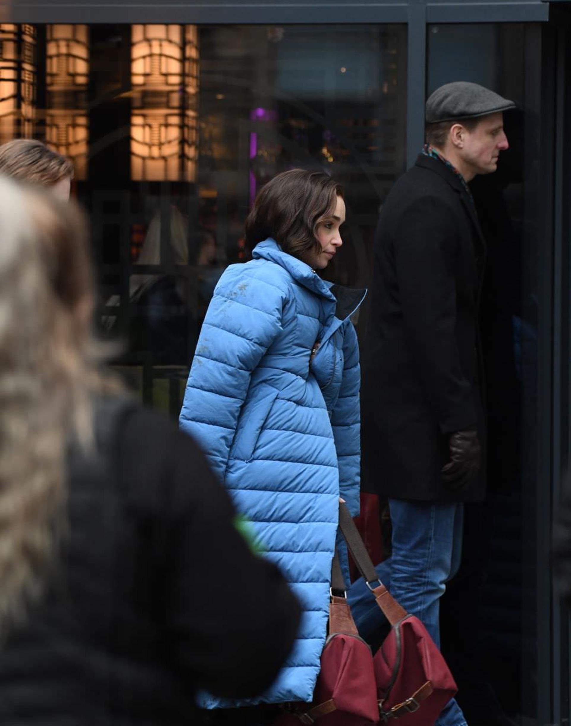 2022-1-secret-invasion-set-photos-reveal-first-look-emilia-clarkes-01