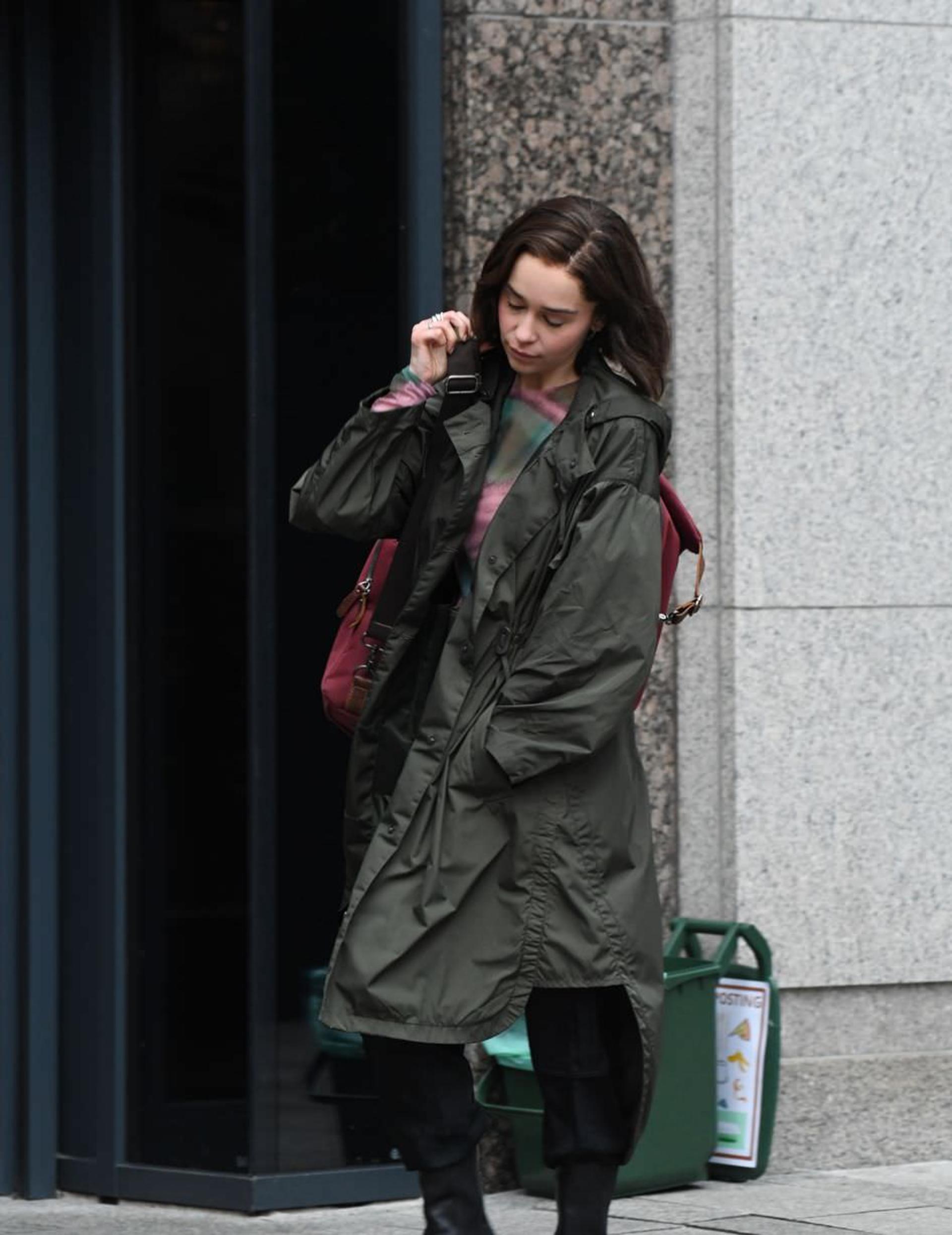 2022-1-secret-invasion-set-photos-reveal-first-look-emilia-clarkes-04