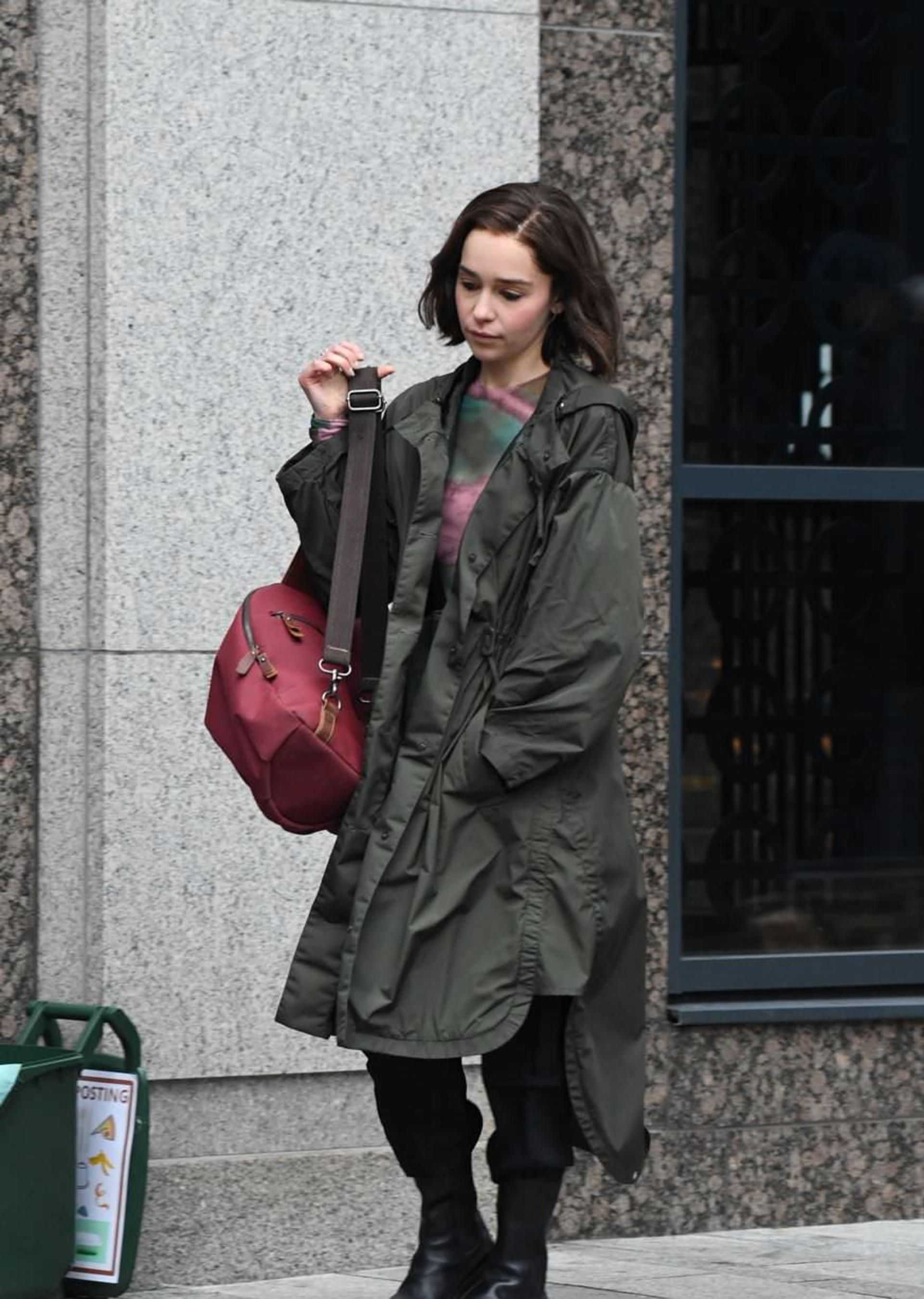 2022-1-secret-invasion-set-photos-reveal-first-look-emilia-clarkes-05