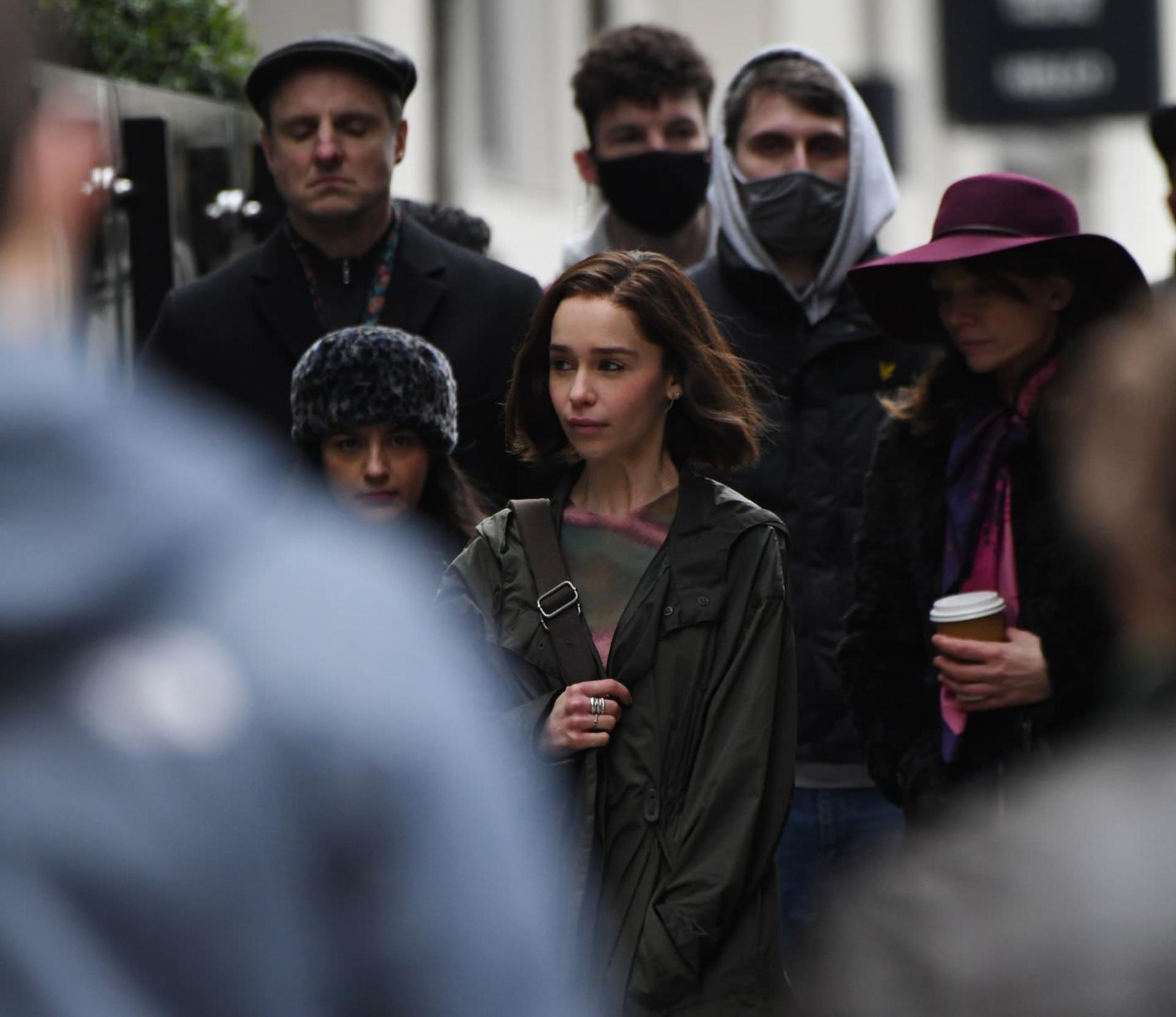 2022-1-secret-invasion-set-photos-reveal-first-look-emilia-clarkes-07