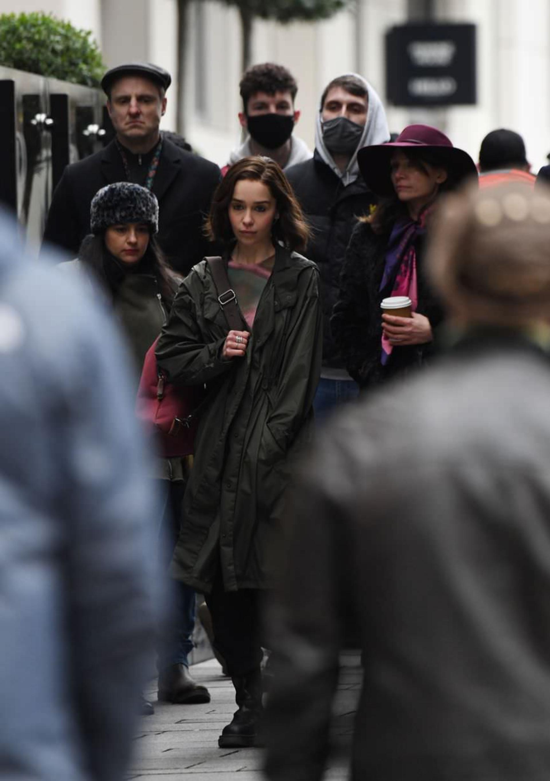 2022-1-secret-invasion-set-photos-reveal-first-look-emilia-clarkes-08