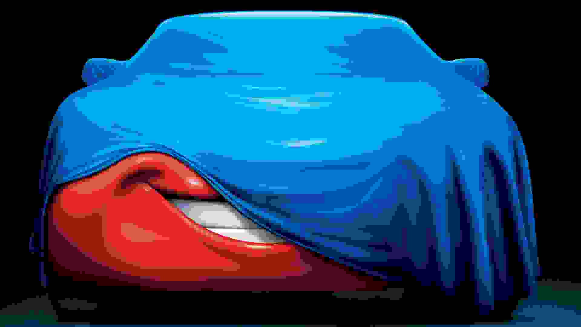 شخصیت مک کوئین زیر یک پارچه آبی در انیمیشن Cars