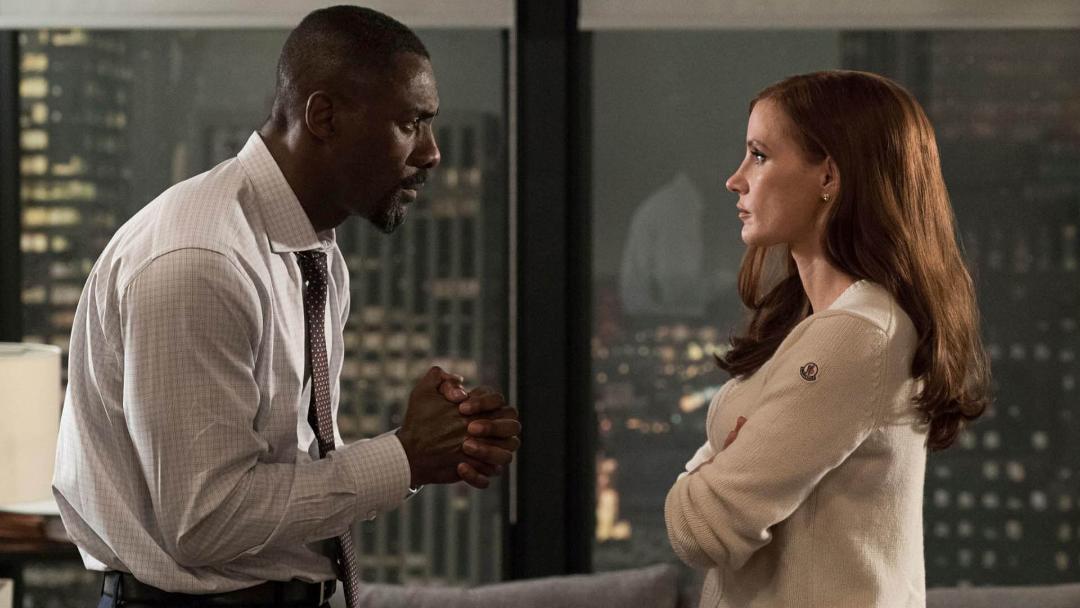 جسیکا چستین و ادریس آلبا در فیلم Molly's Game
