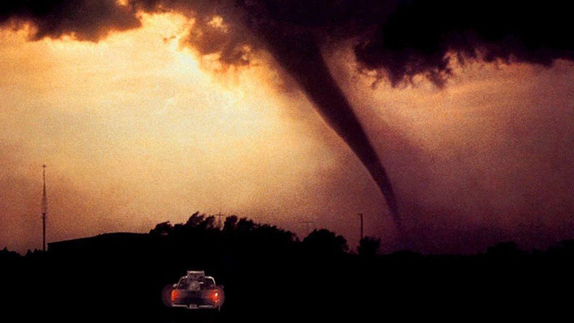 تحقیق درباره‌ی گردبادهای عظیم در فیلم Twister 