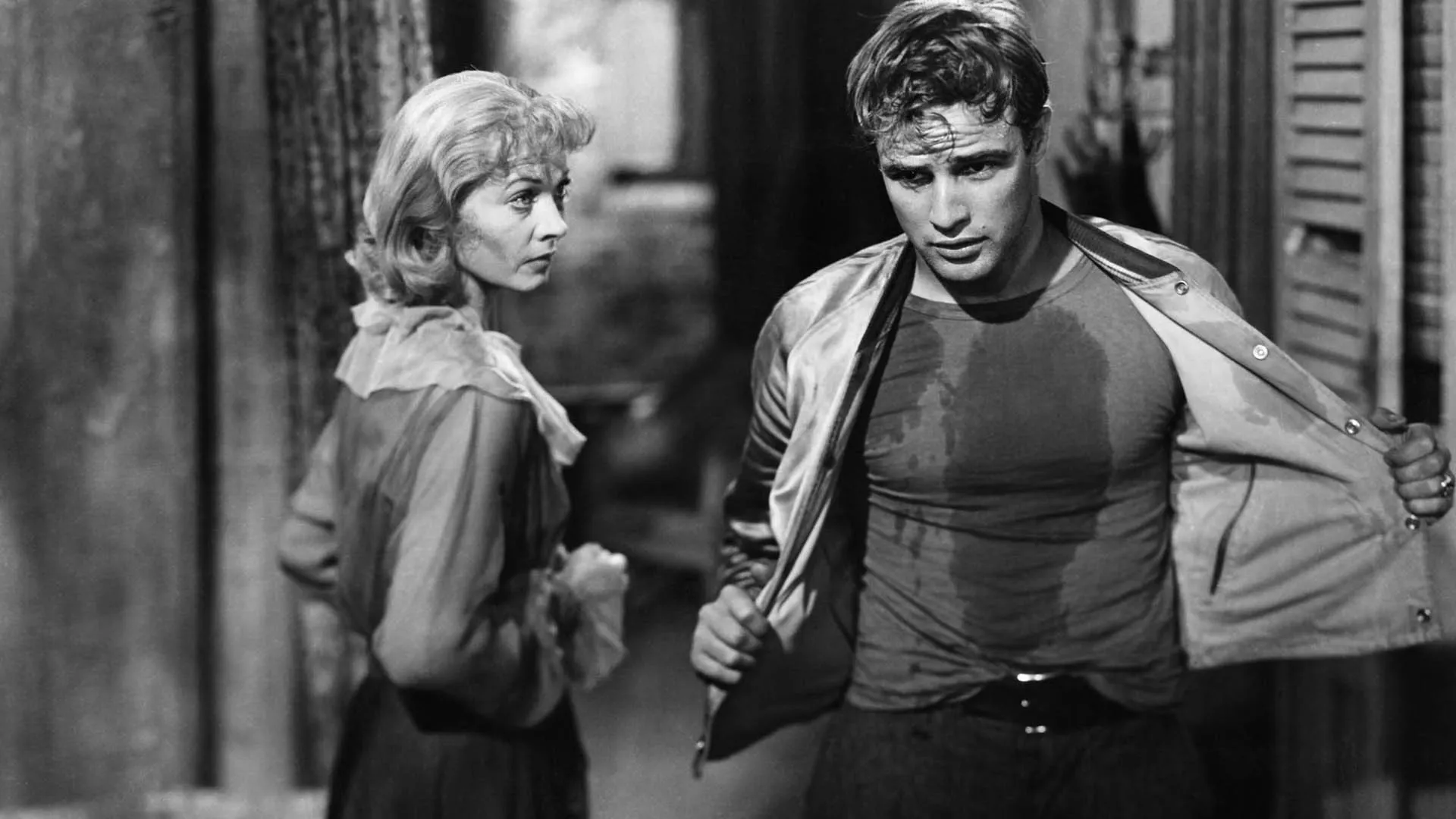 مارلون براندو با لباسی خیس در فیلم A Streetcar Named Desire