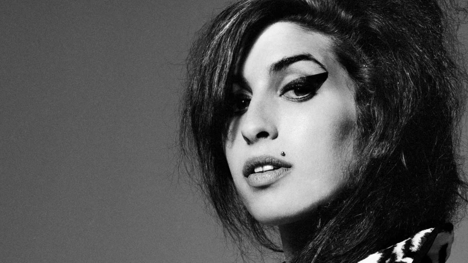 مستند Amy به کارگردانی آصف کاپادیا با محوریت ایمی واینهاوس، خواننده اهل بریتانیا