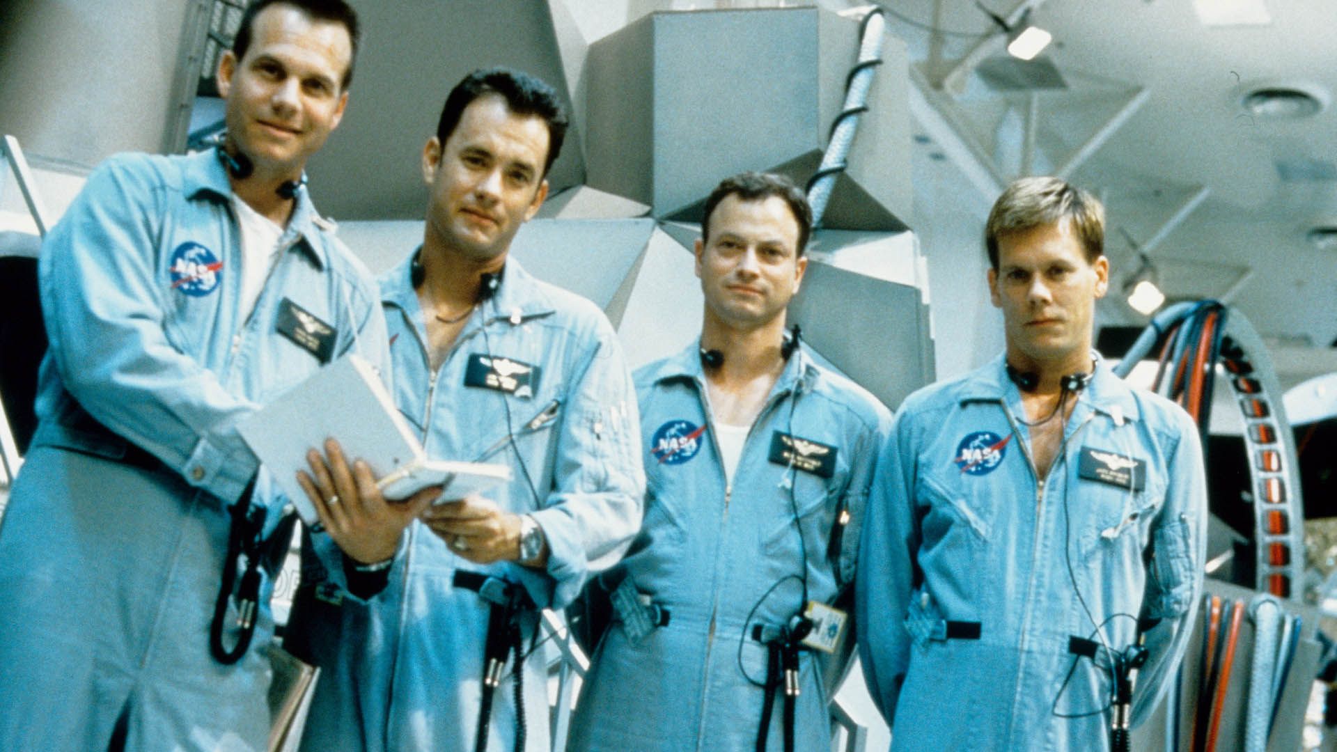 شخصیت های اصلی  فیلم Apollo 13 با لباس فضانوردی