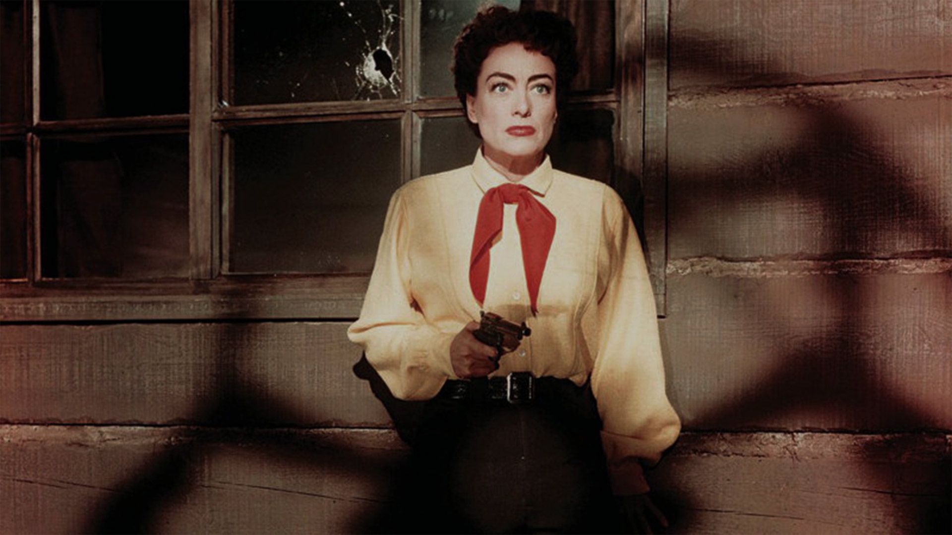 وین در حال تیراندازی در فیلم Johnny Guitar