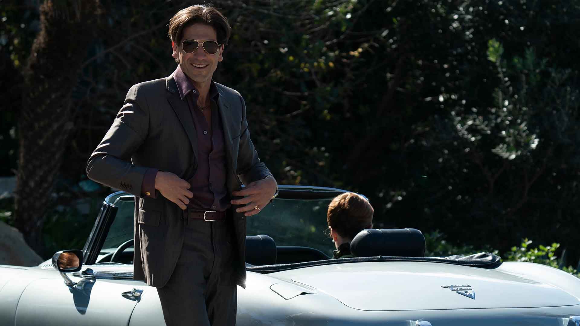 جان برنتال در حال خندیدن در سریال American Gigolo