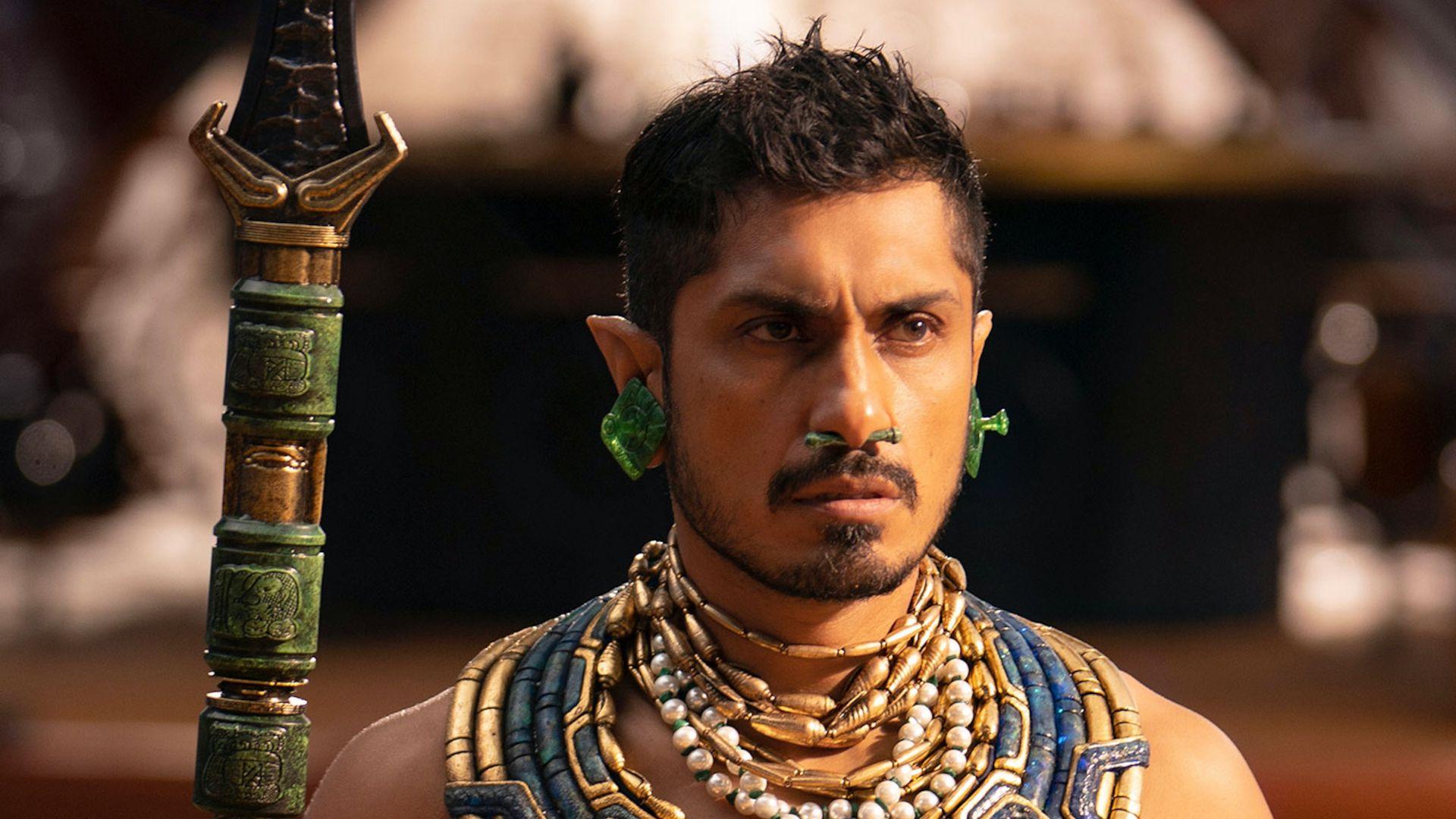 نیمور با یک نیزه در دست در فیلم Black Panther: Wakanda Forever