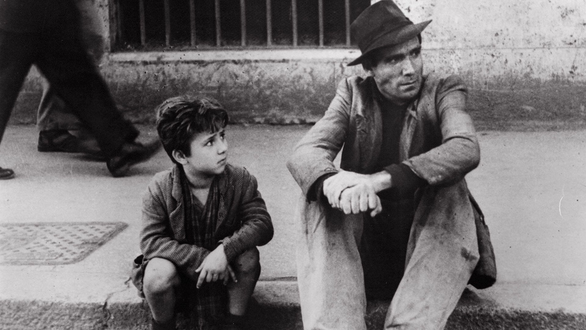 آنتونیو در حال فکر کردن در فیلم Bicycle Thieves