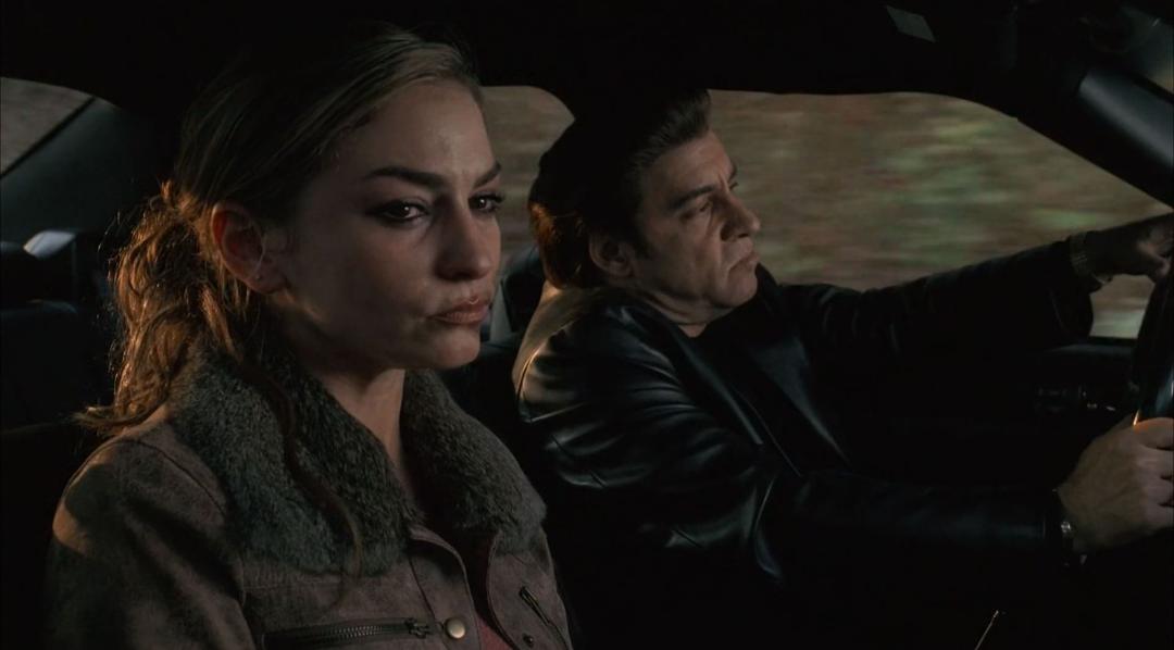 آدریانا در ماشین سیل در سریال The Sopranos