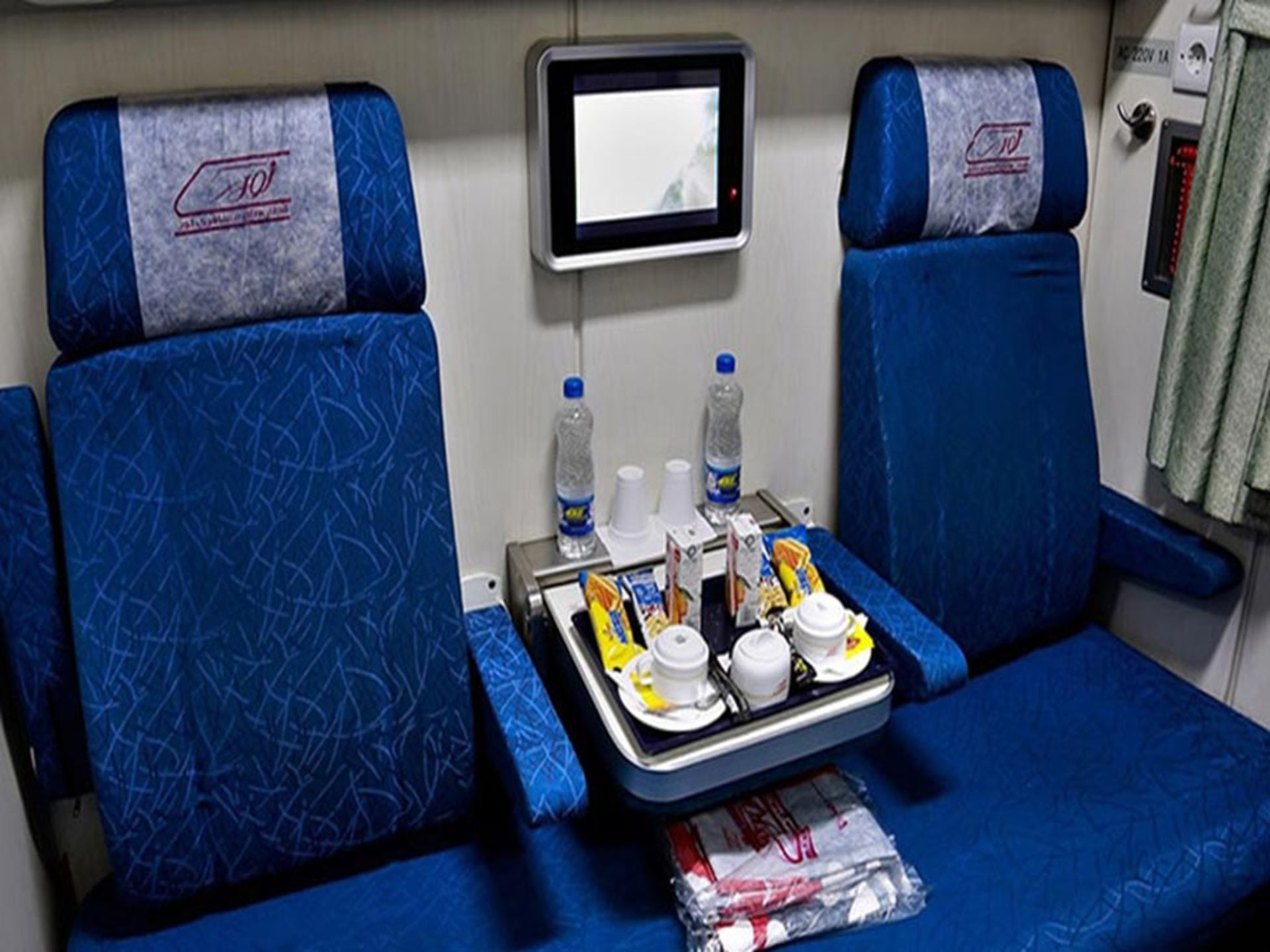 2022-12-train-cabin