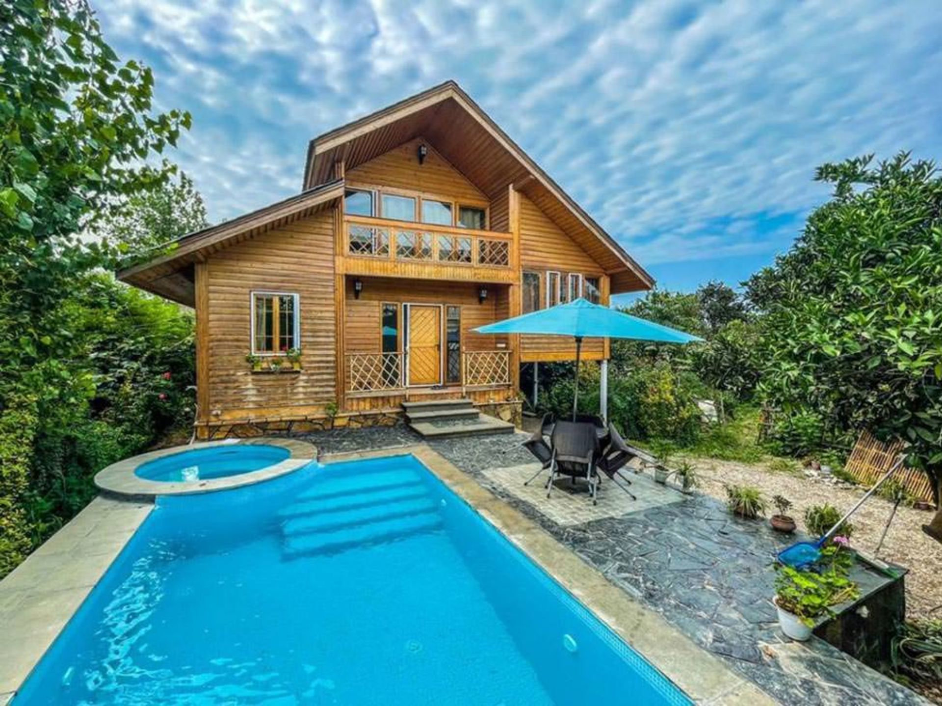 2022-12-villa-with-pool-2