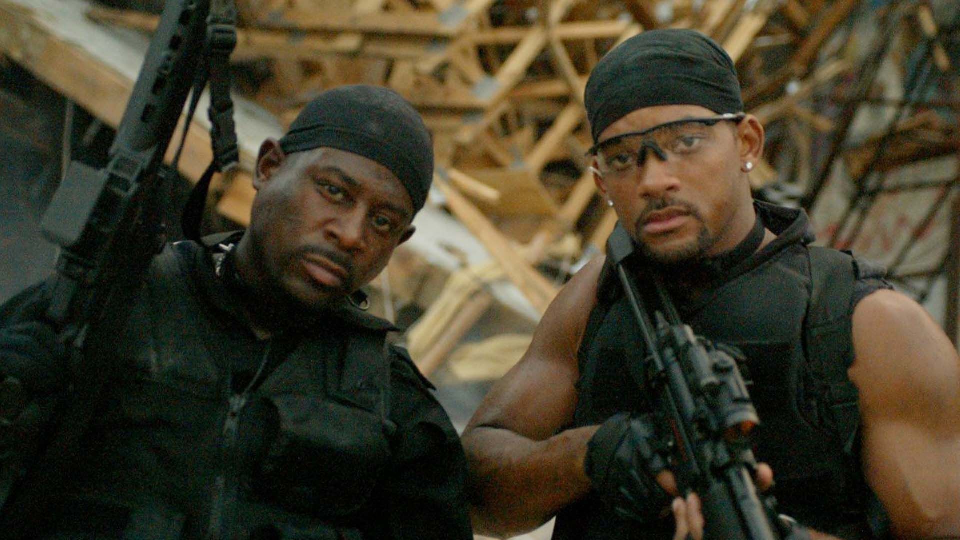 ویل اسمیت و مارتین لارنس با لباس پلیس در فیلم Bad Boys II