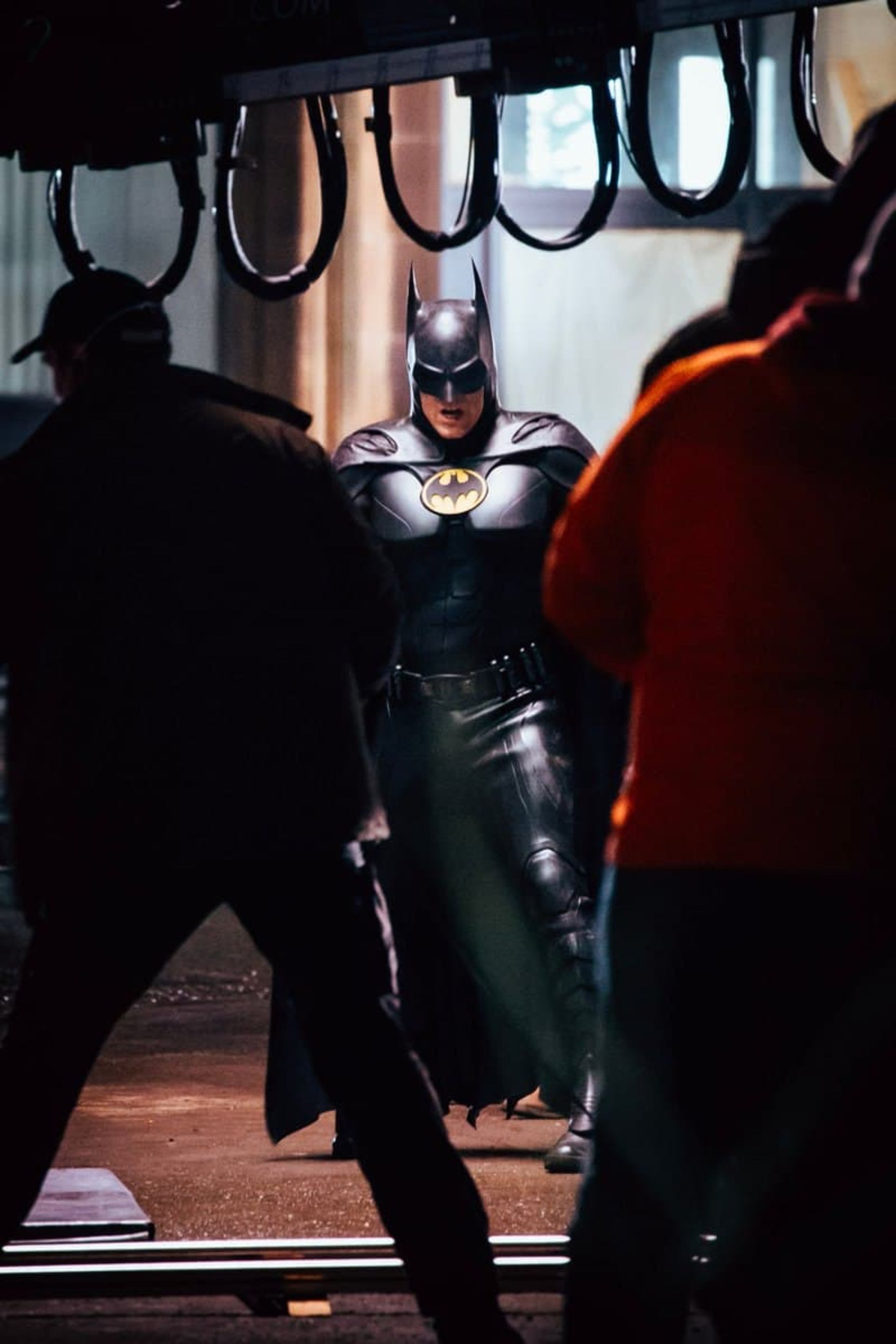 2022-2-batgirl-set-photos-best-look-at-michael-keaton-in-batman-suit-02