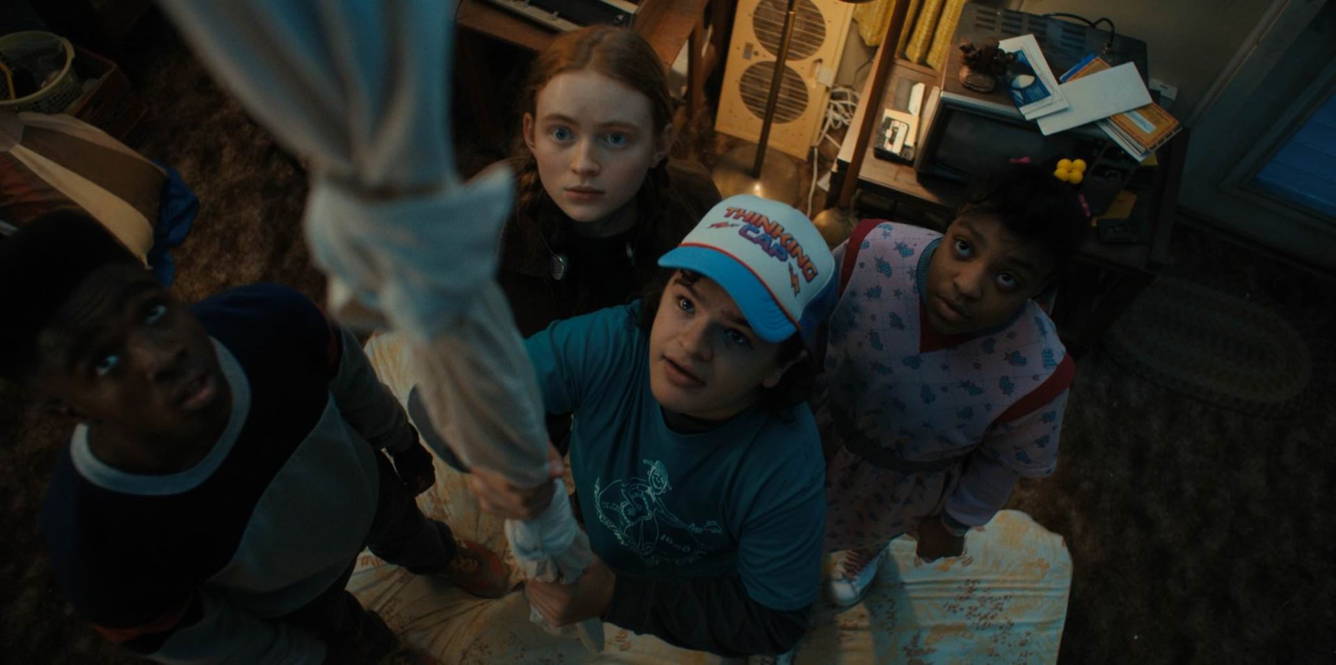 2022-3-stranger-things-season-4-first-images-02