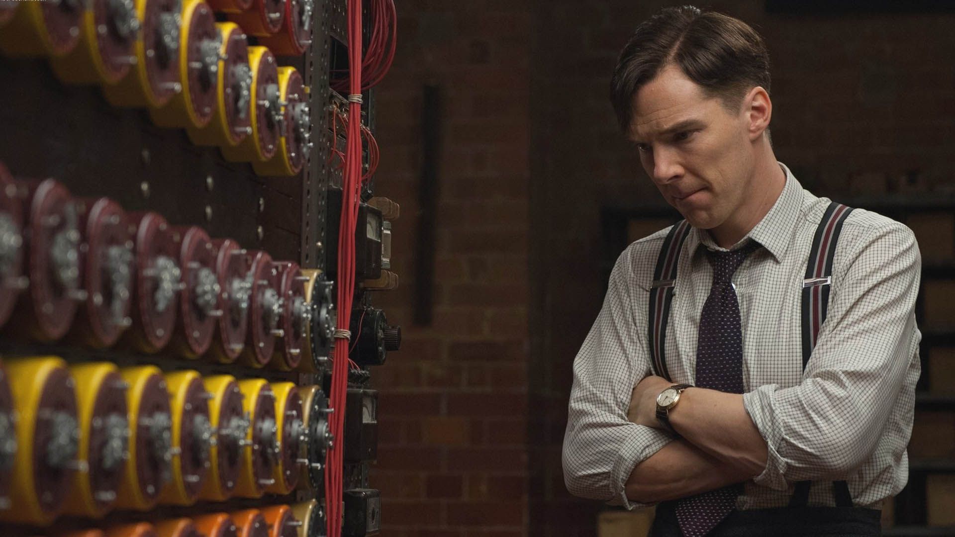 بندیکت کامبربچ در نقش آلن تورینگ در فیلم The Imitation Game