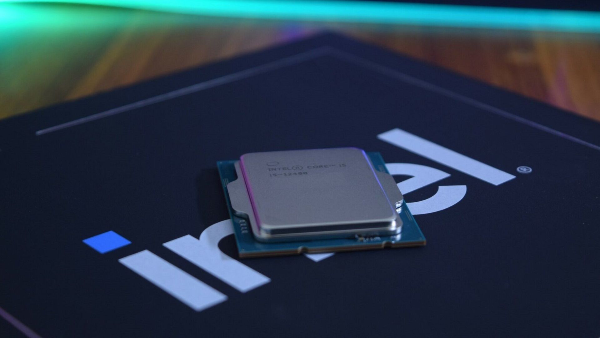 تصویری از یک CPU  اینتل