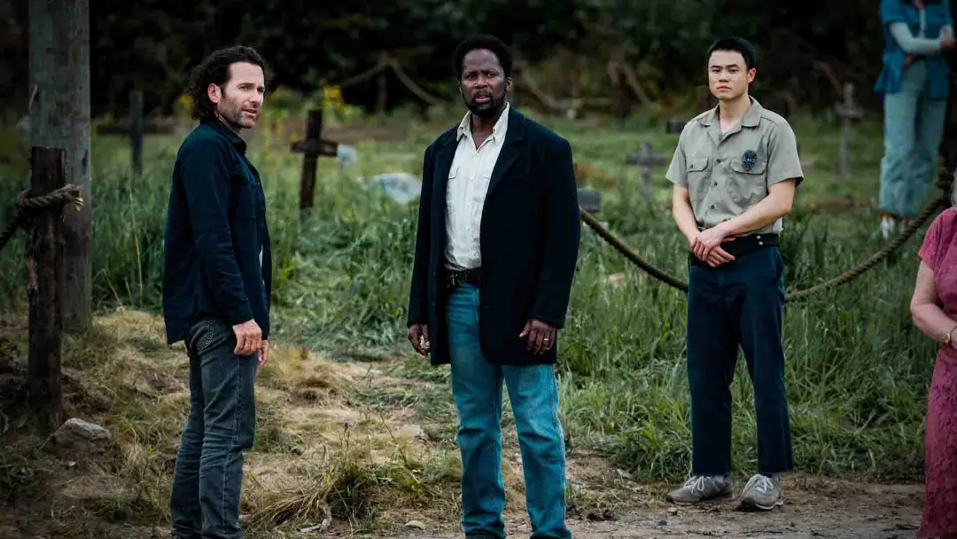 سه بازیگر اصلی سریال from در جنگل