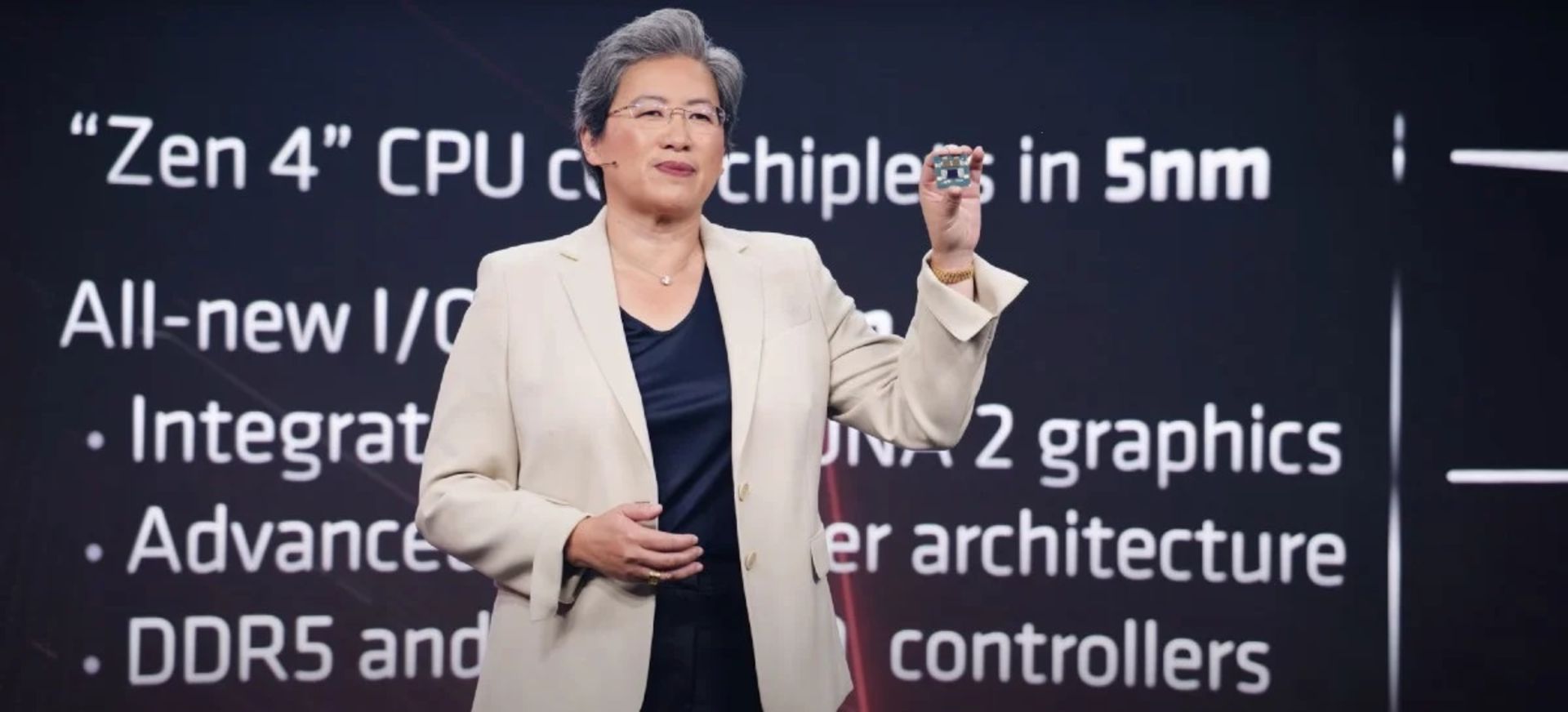دکتر لیسا سو درحال رونمایی از پردازنده Ryzen 7000
