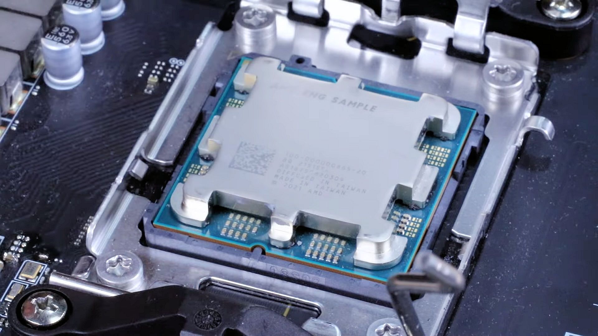 تصاویری از نمونه مهندسی پردازنده‌های AMD Ryzen 7000 – منبع: ویدیوی MSI