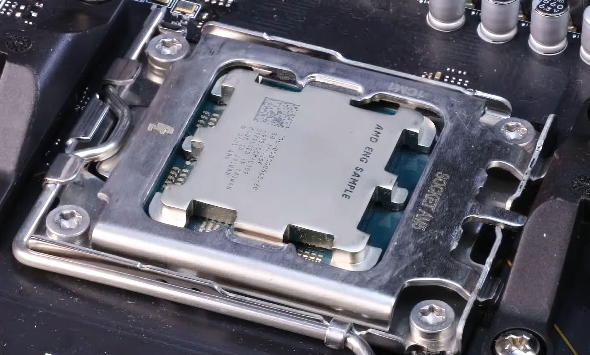 تصاویری از نمونه مهندسی پردازنده‌های AMD Ryzen 7000