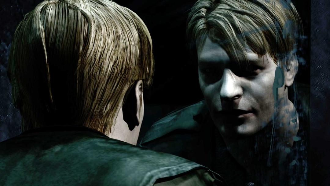 جیمز مشغول نگاه به خود در آینه بازی Silent Hill 2 (سایلنت هیل ۲) شرکت Konami (کونامی)