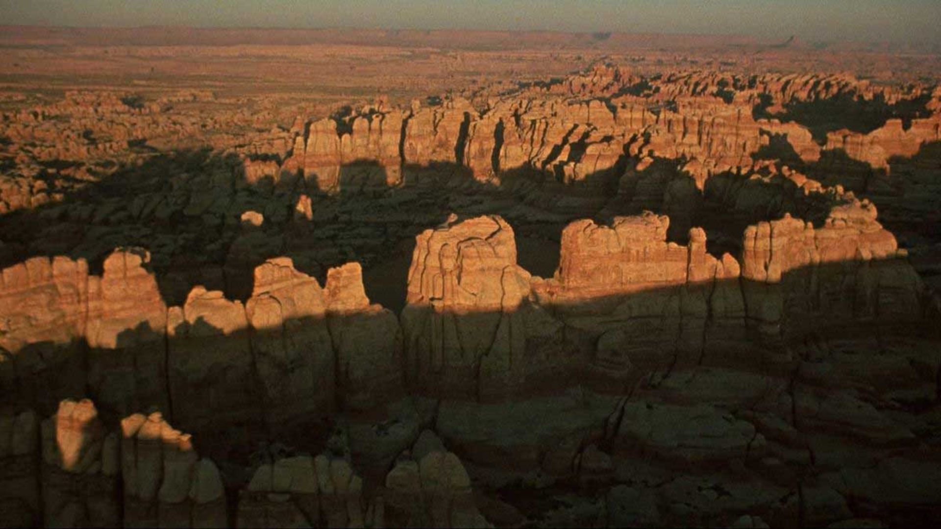 مستند Koyaanisqatsi و نور آفتاب در کنار سایه در بخشی از کره زمین