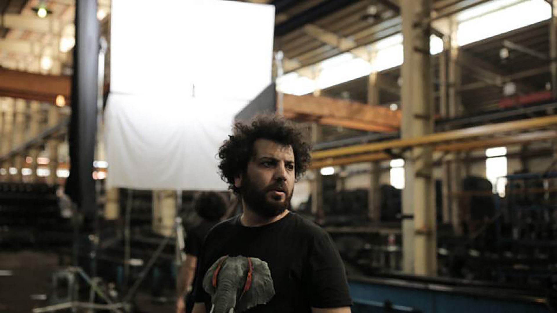 سعید روستایی در حال کارگردانی