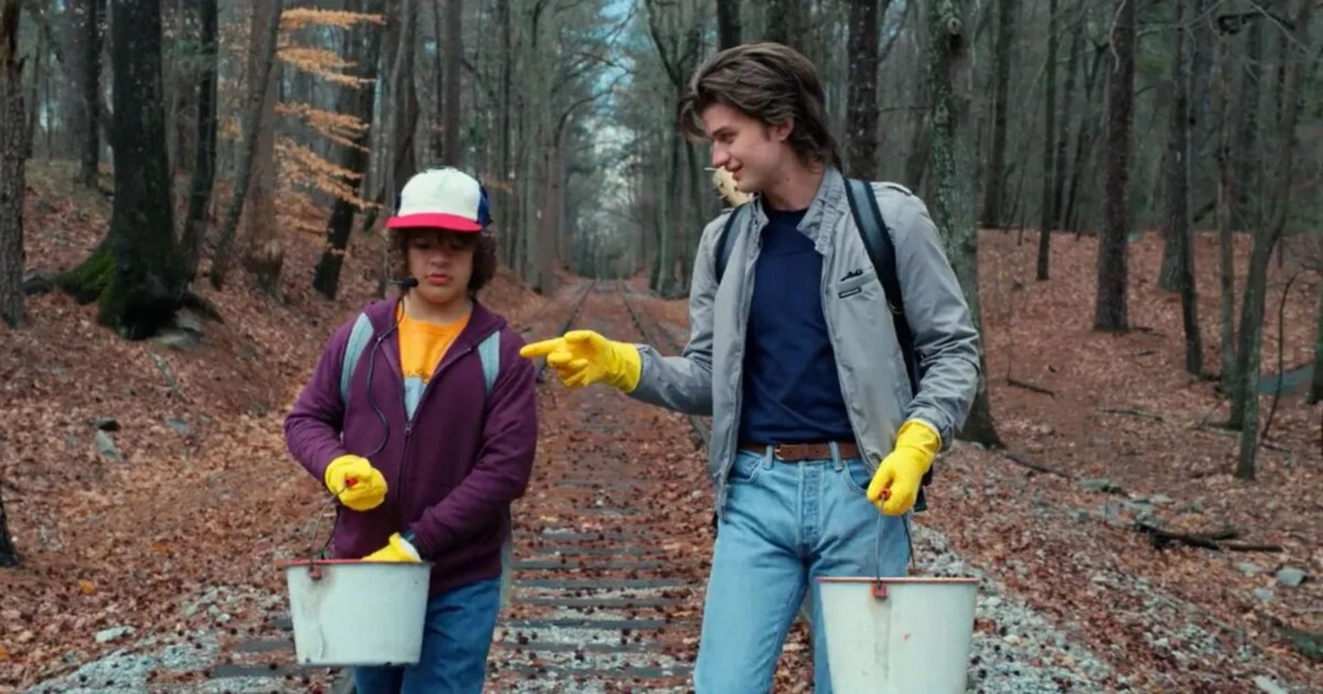 داستین و استیو در فصل دوم سریال Stranger Things
