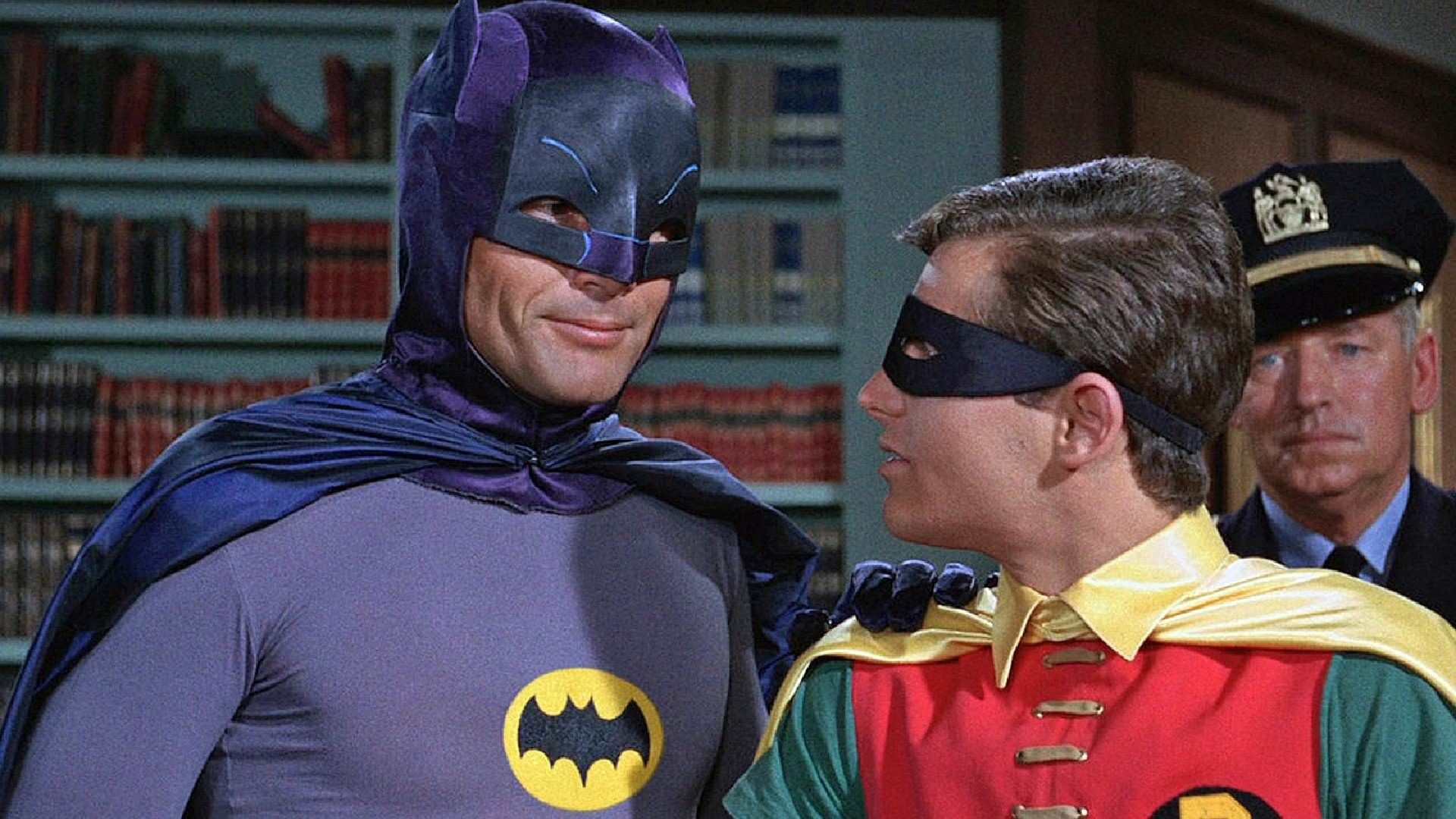 آدام وست در نقش بتمن درکنار رابین در سریال Batman