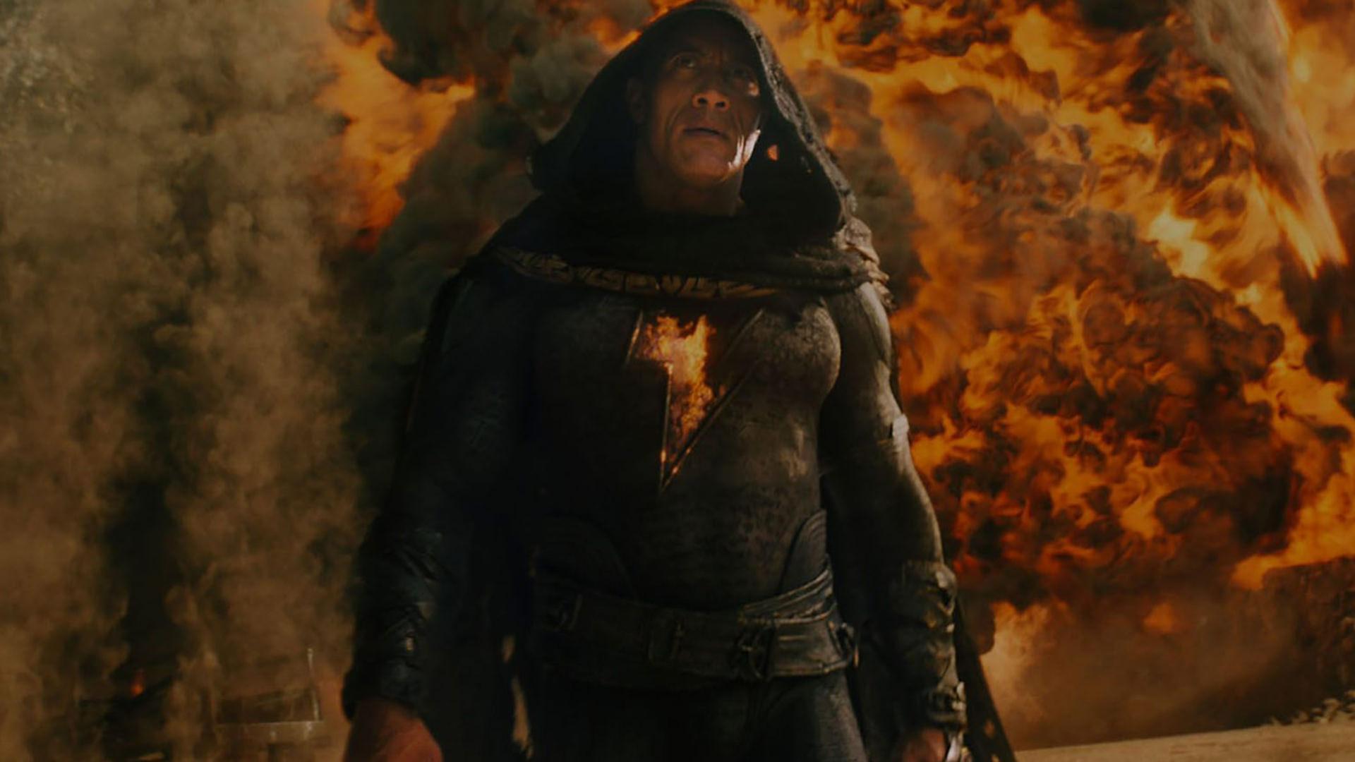 بلک ادم با بازی دواین جانسون در حال خارج شدن از آتش در فیلم Black Adam