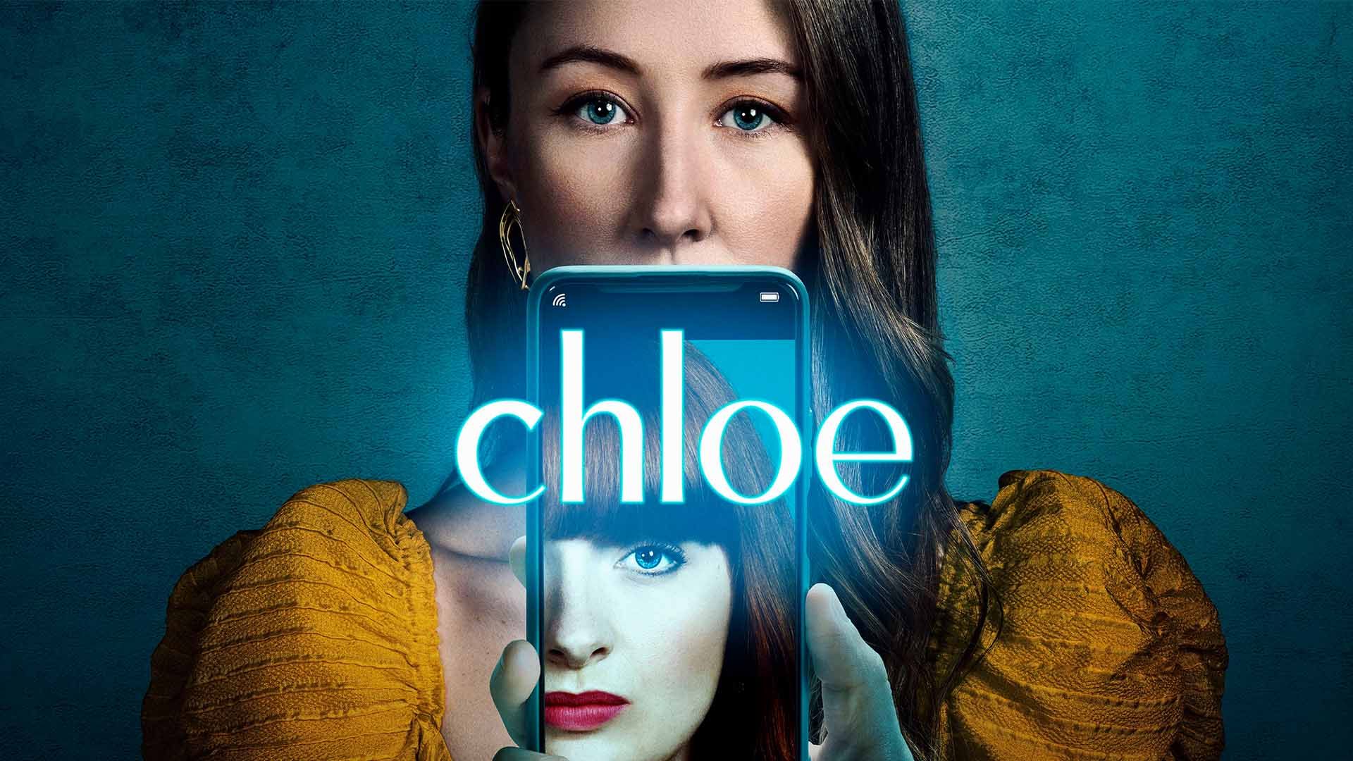 در پوستر سریال chloe یک موبایل با عکس کلویی جلوی صورت بکی است