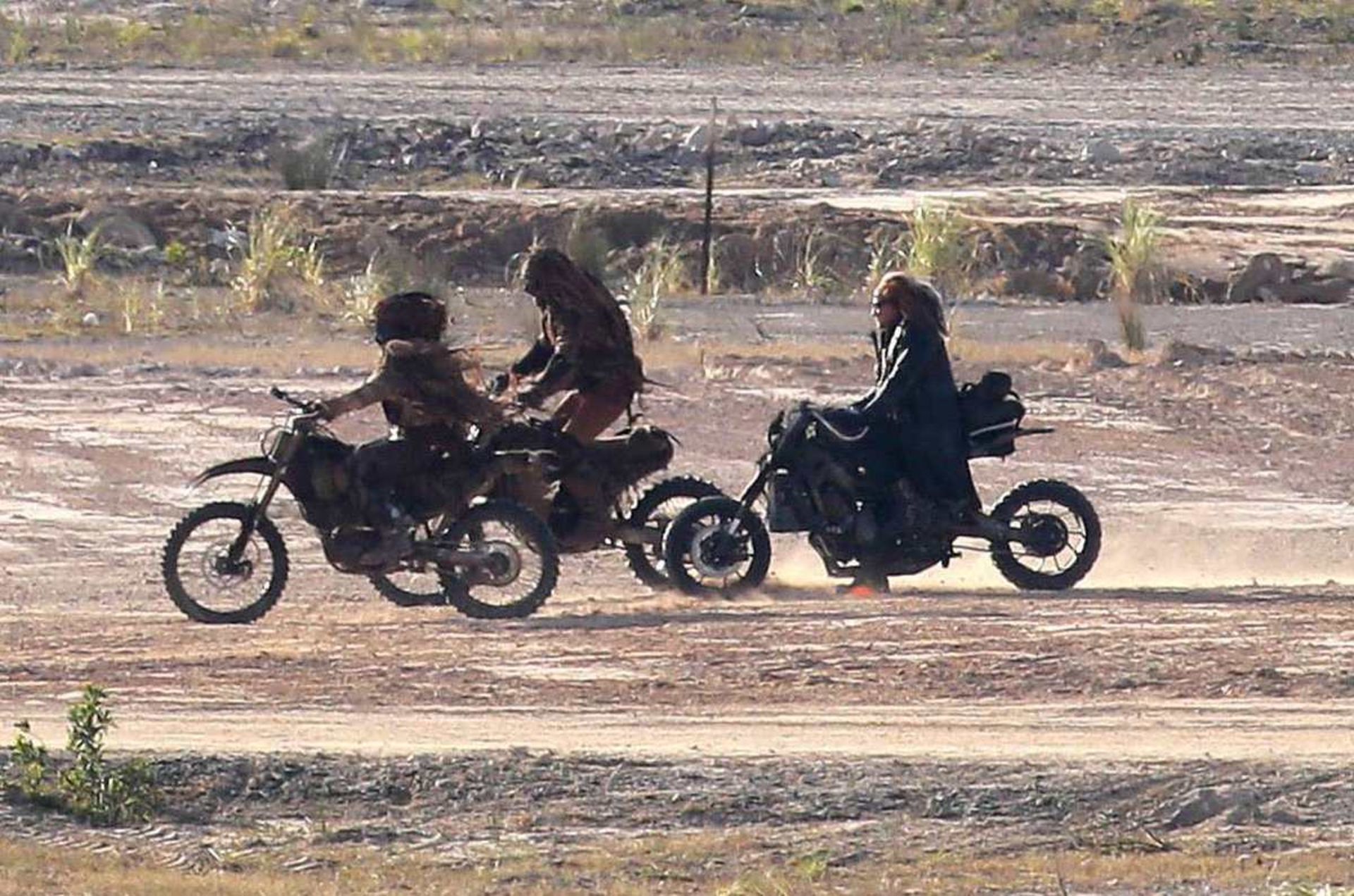 2022-6-furiosa-set-photos-feature-first-look-at-location-and-bike-riders-04