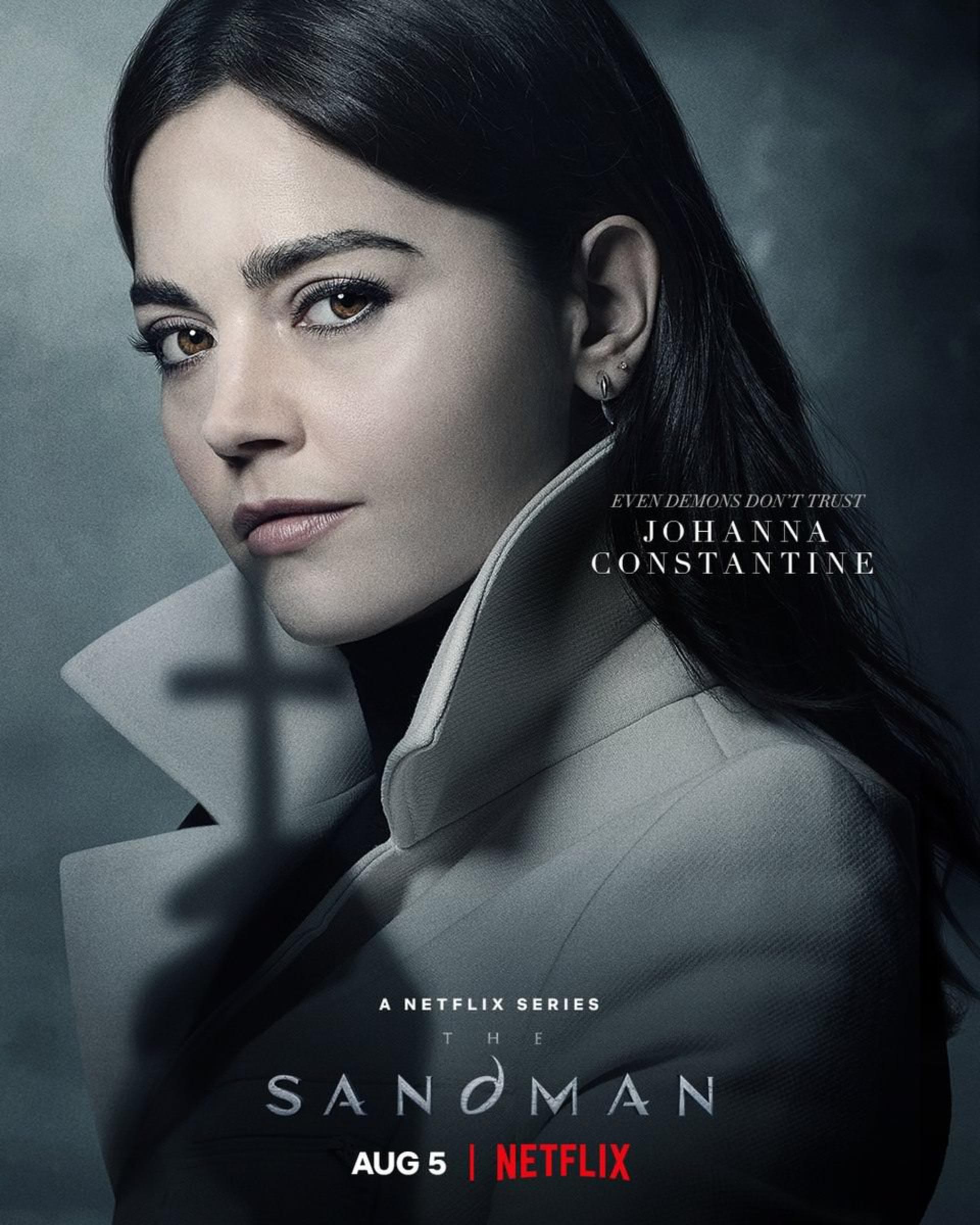 جنا کولمن در نقش جوآنا کنستانین در پوستر سریال The Sandman