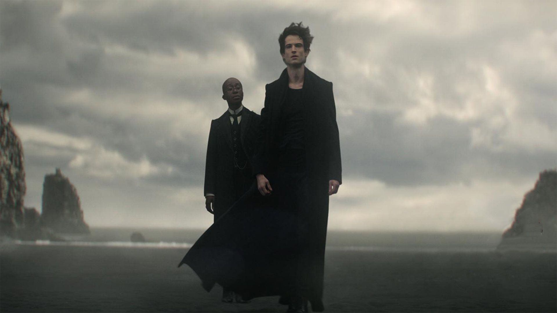 مورفیوس درکنار ساحل در سریال The Sandman