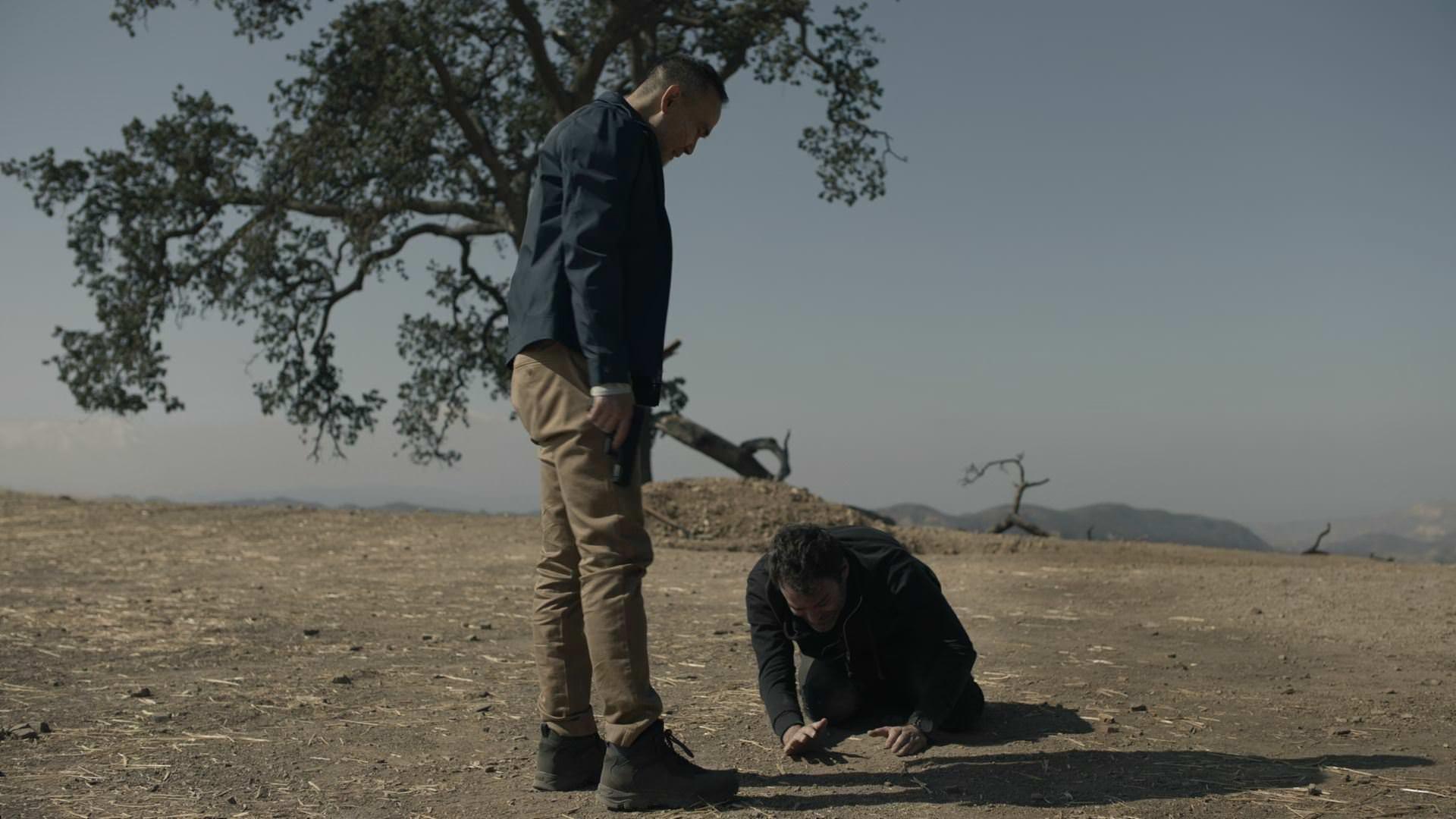 آلبرت بری را وادار به اعتراف به گناهانش می‌کند سریال barry