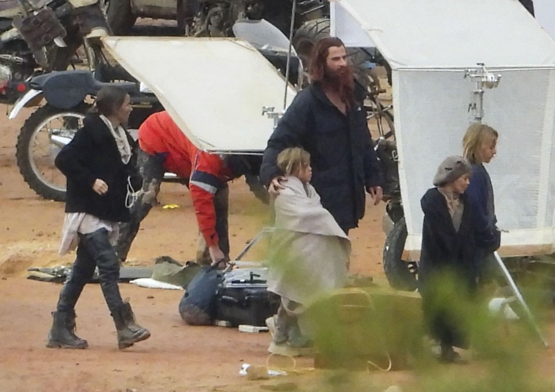 2022-7-first-look-at-chris-hemsworth-on-the-set-of-george-miller-s-furiosa-02