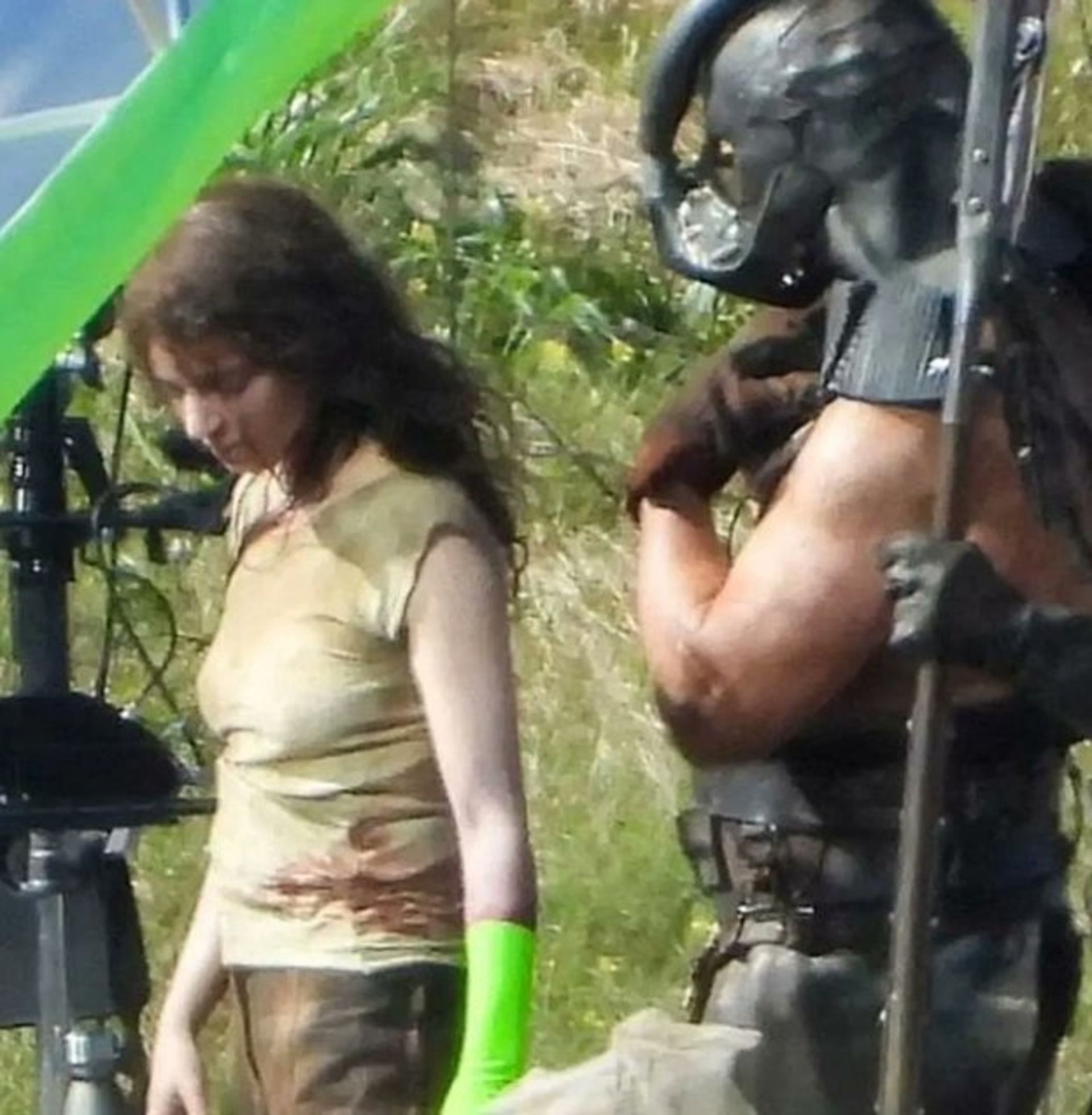 2022-8-furiosa-set-photos-tease-anya-taylor-joys-character-transformation-03