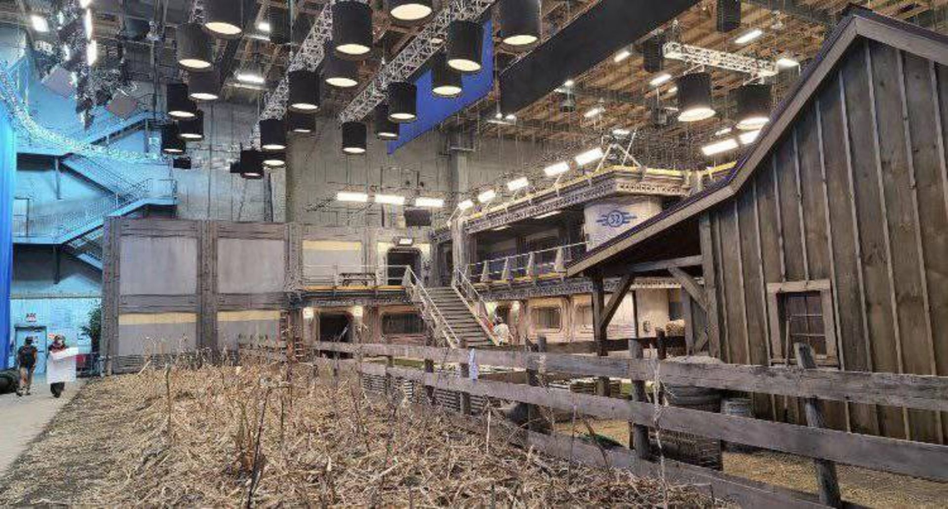 2022-8-leaked-fallout-new-set-images-05