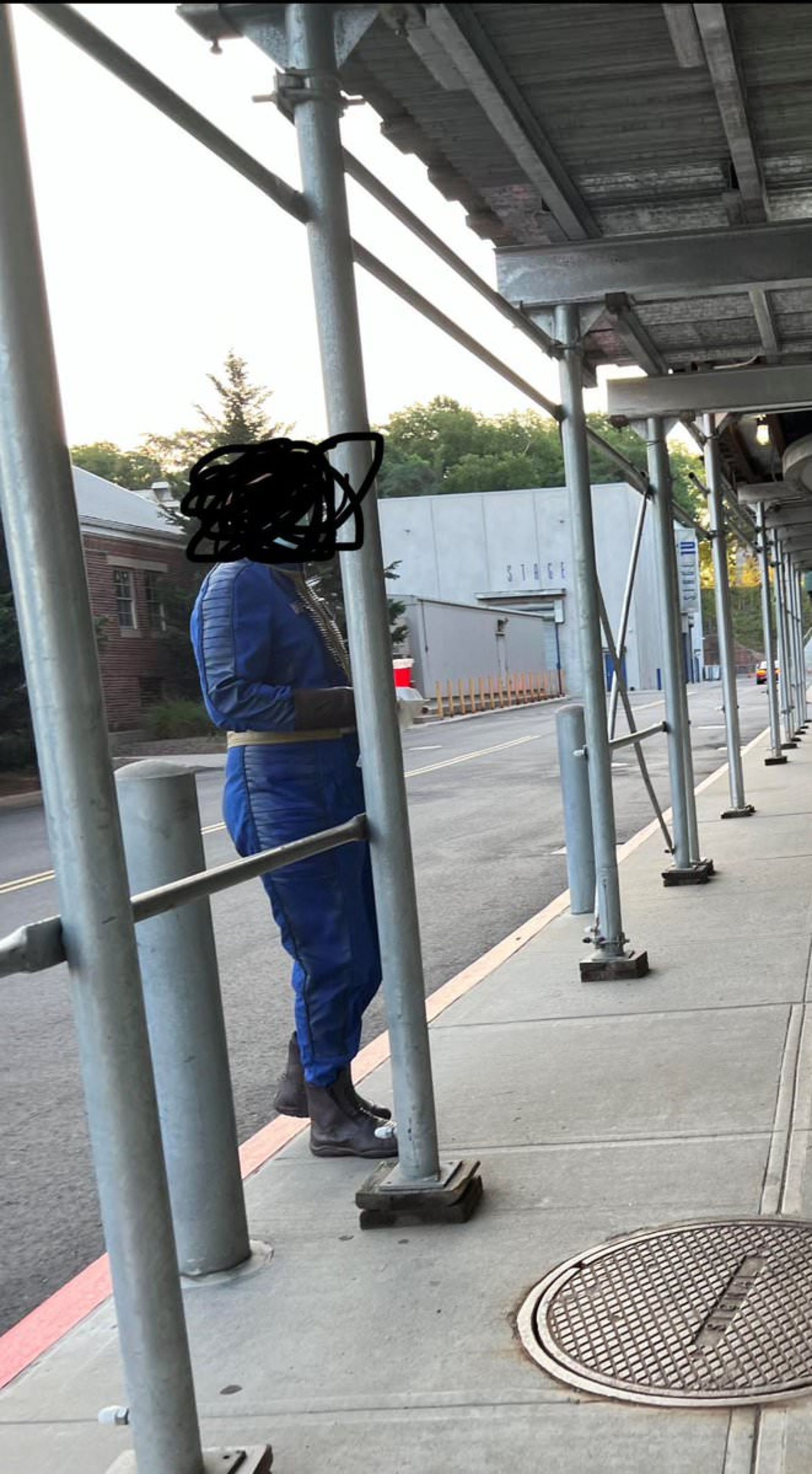 2022-8-leaked-fallout-new-set-images-09