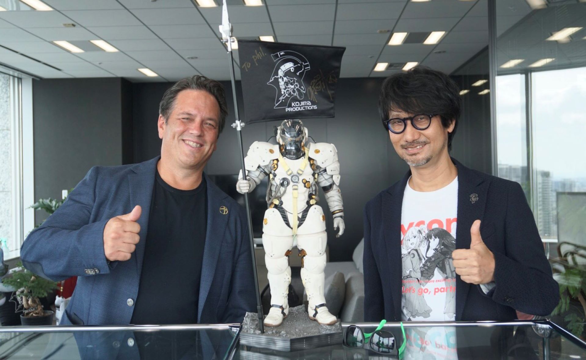 فیل اسپنسر و هیدیو کوجیما در محل استودیوی Kojima Productions