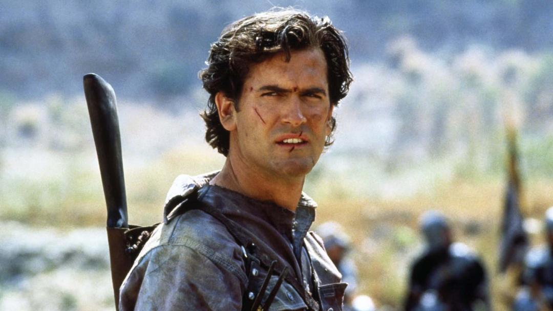 بروس کمپبل با صورتی زخمی در فیلم Army of Darkness