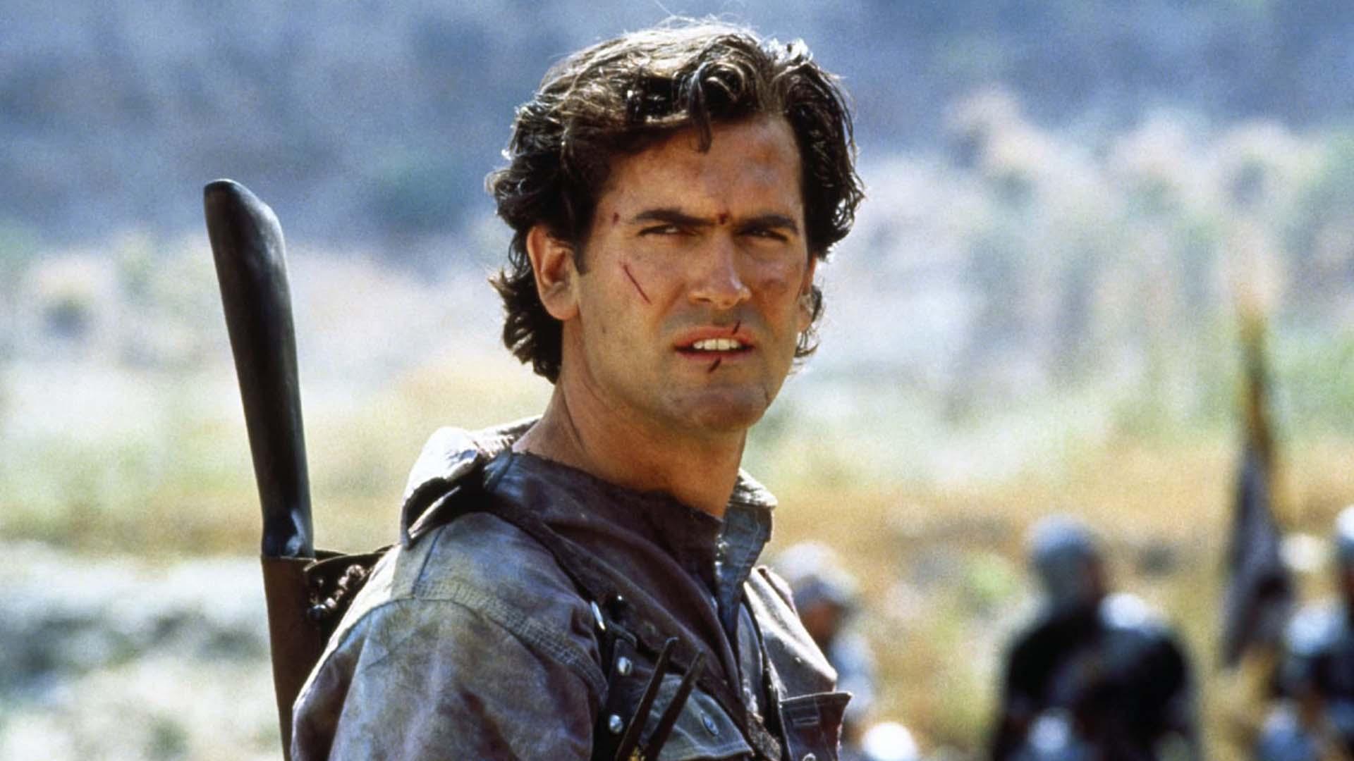 بروس کمپبل با صورتی زخمی در فیلم Army of Darkness