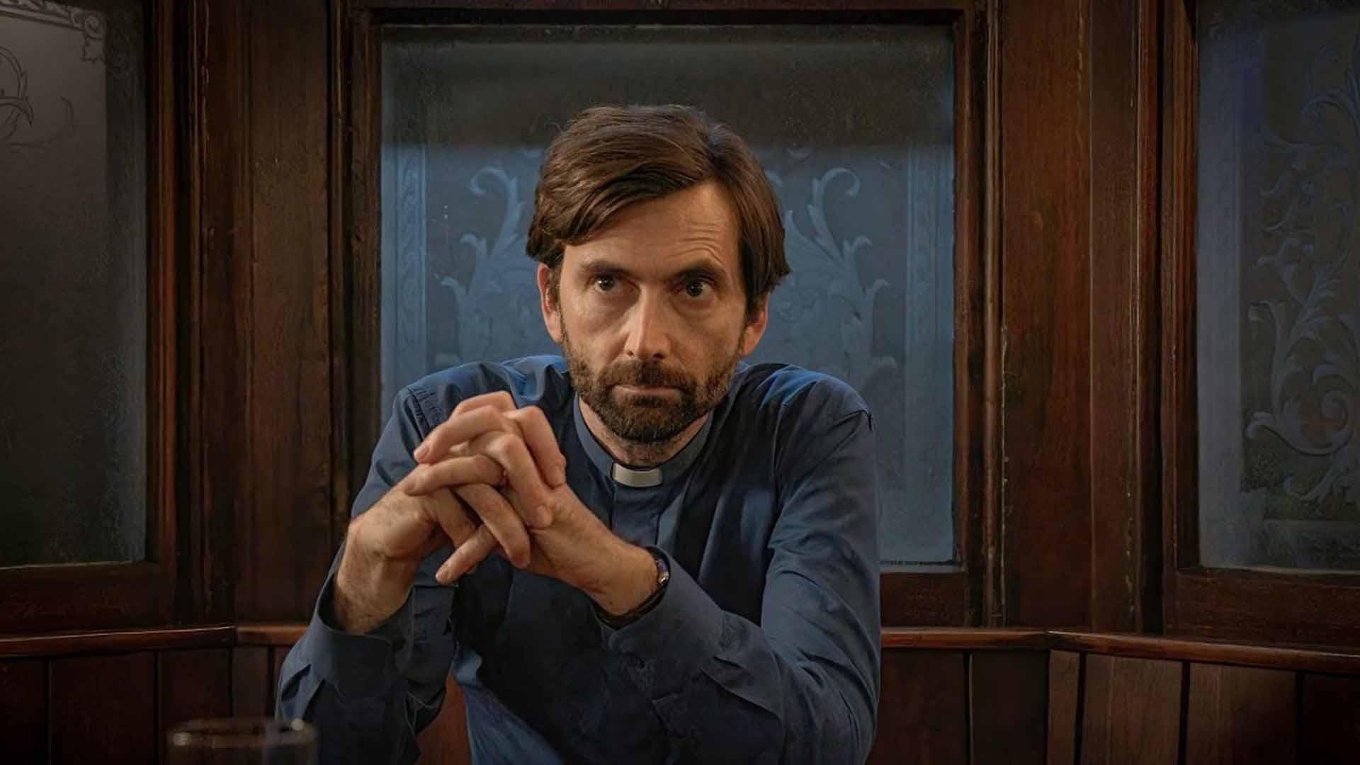 دیوید تننت در نقش یک نایب مذهبی در سریال Inside Man