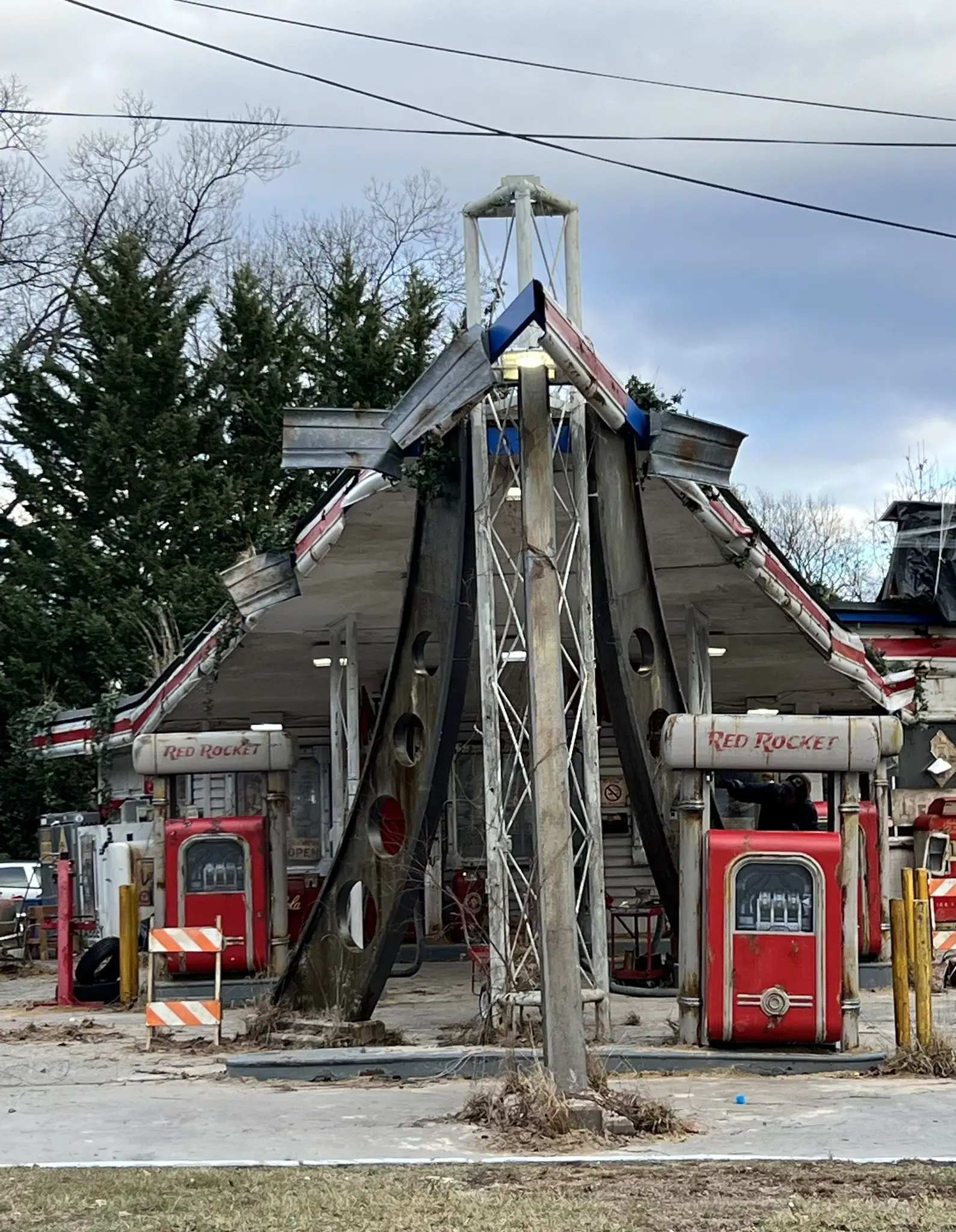 تصاویر ساخت ایستگاه Red Rocket در پشت‌صحنه سریال Fallout شبکه‌ی آمازون 